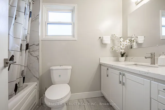 Additional property image - 4063 Dursley Cres
