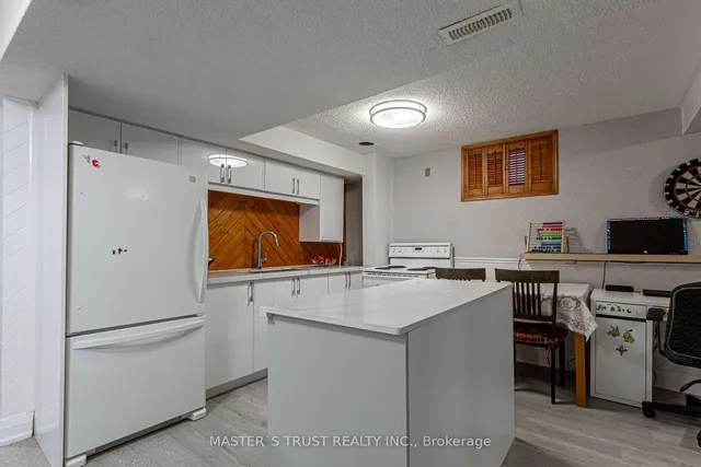 Additional property image - 4063 Dursley Cres