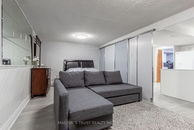 Additional property image - 4063 Dursley Cres