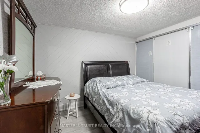 Additional property image - 4063 Dursley Cres