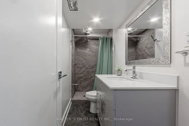 Additional property image - 4063 Dursley Cres