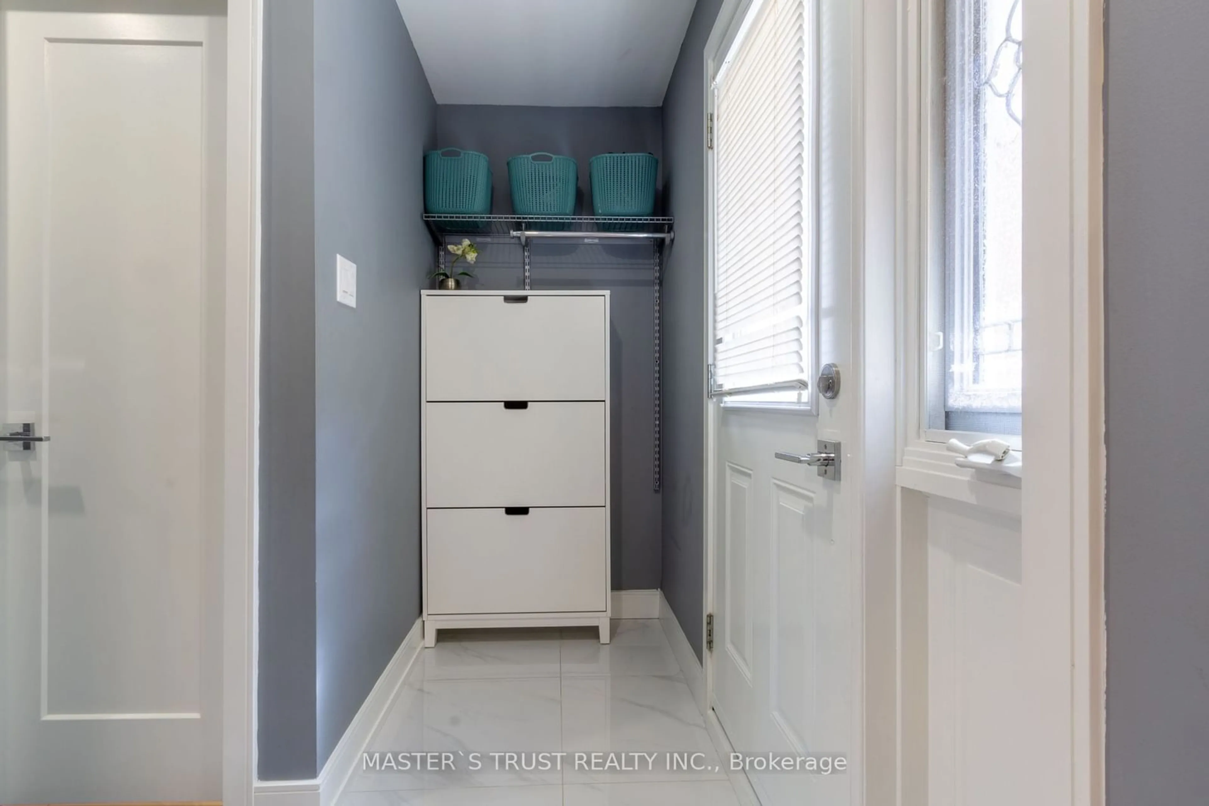 Storage room or clothes room or walk-in closet for 4063 Dursley Cres, Mississauga Ontario L4Z 1J6