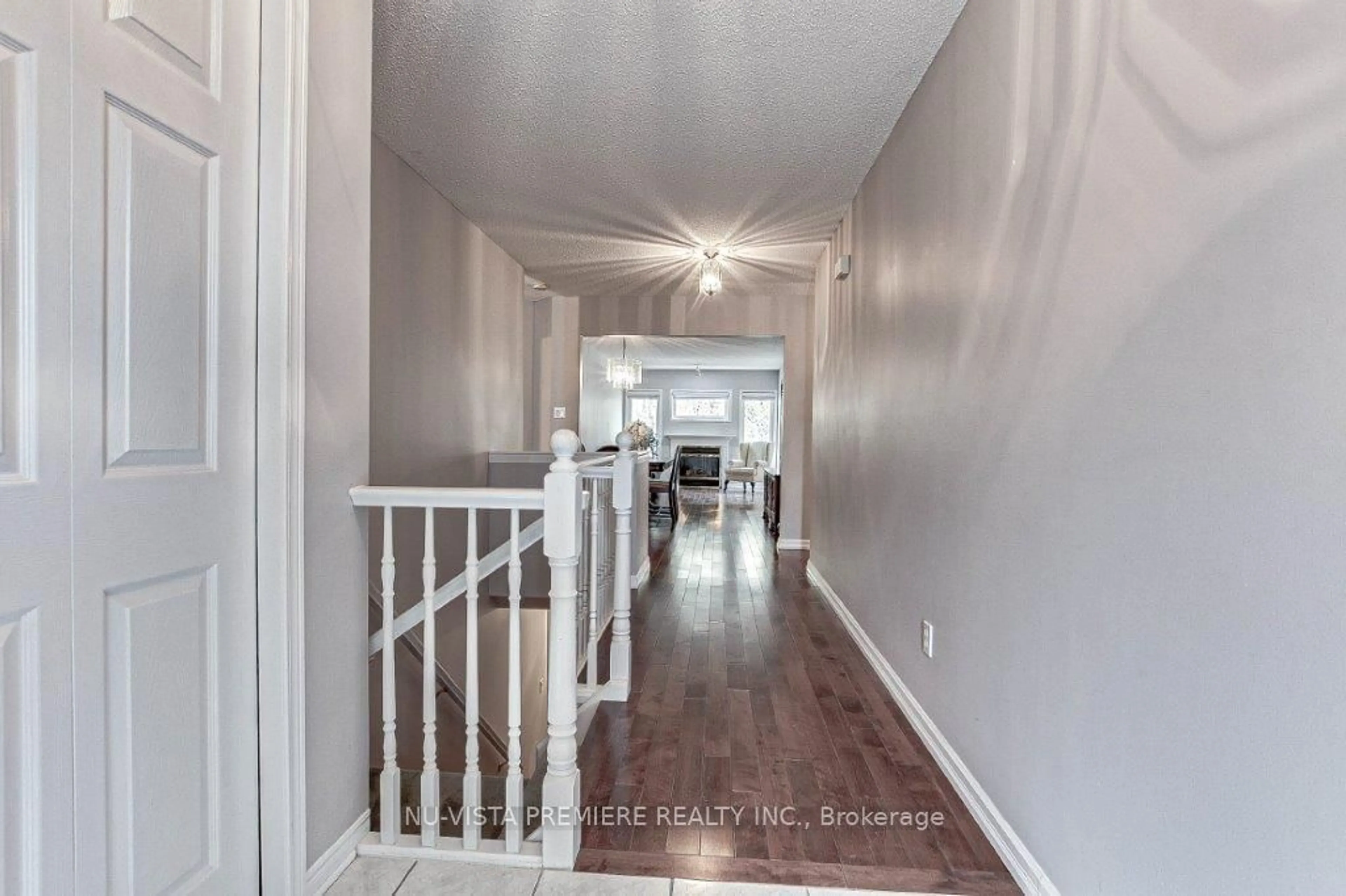 Indoor entryway, wood floors for 601 Grenfell Dr #42, London Ontario N5X 4E4