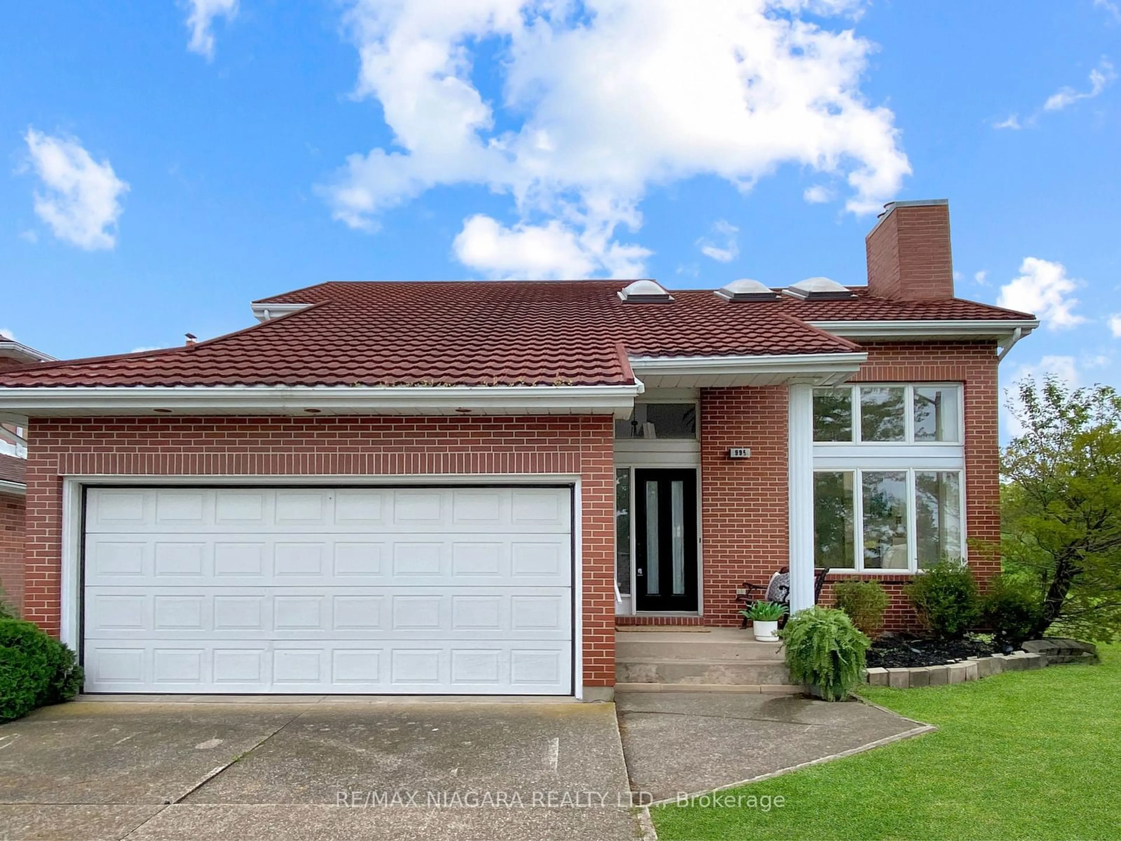 Home with brick exterior material for 995 Concession Rd, Fort Erie Ontario L2A 6B5