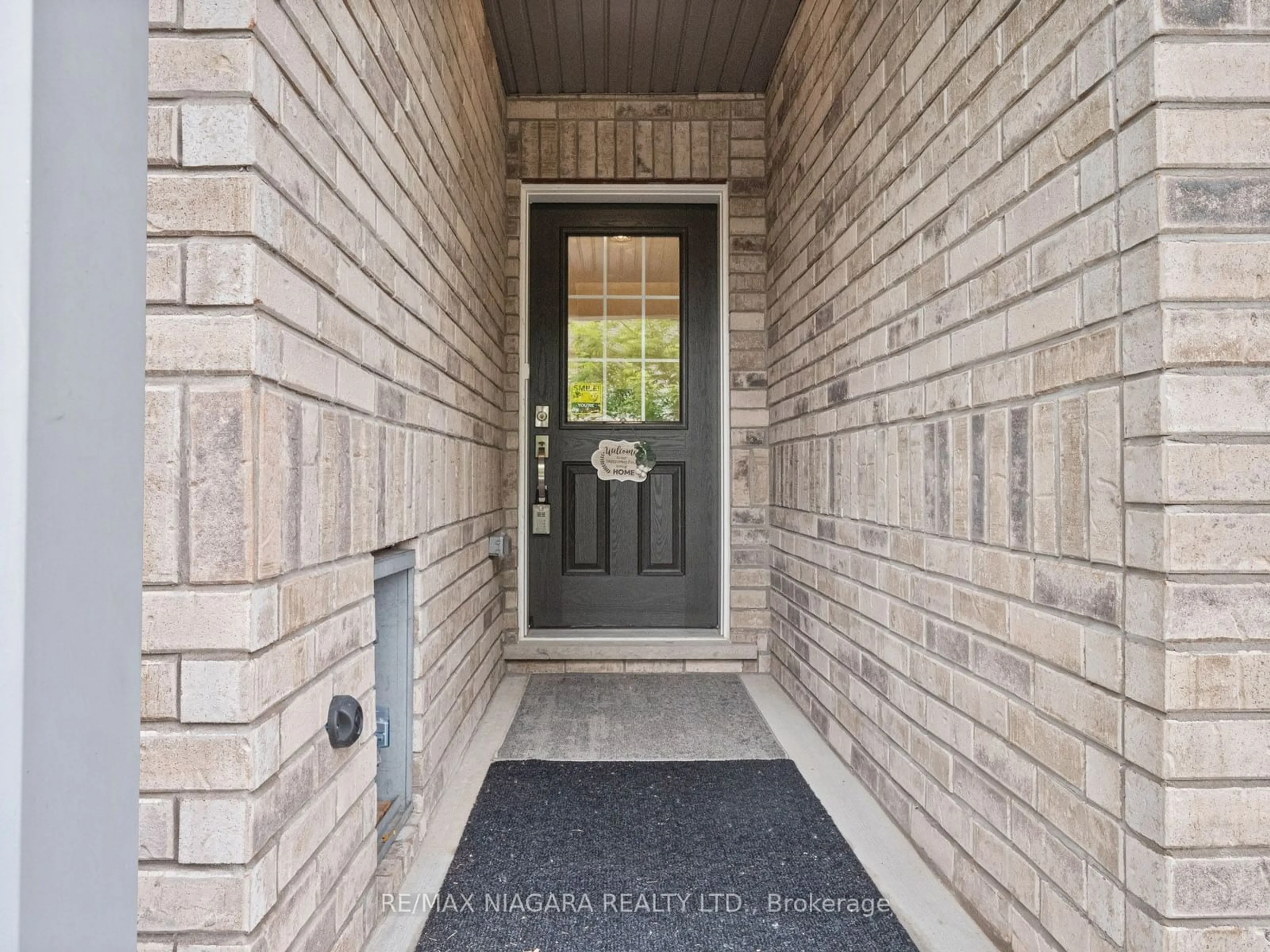 Indoor entryway, wood floors for 340 Prospect Point Rd #45, Fort Erie Ontario L0S 1N0