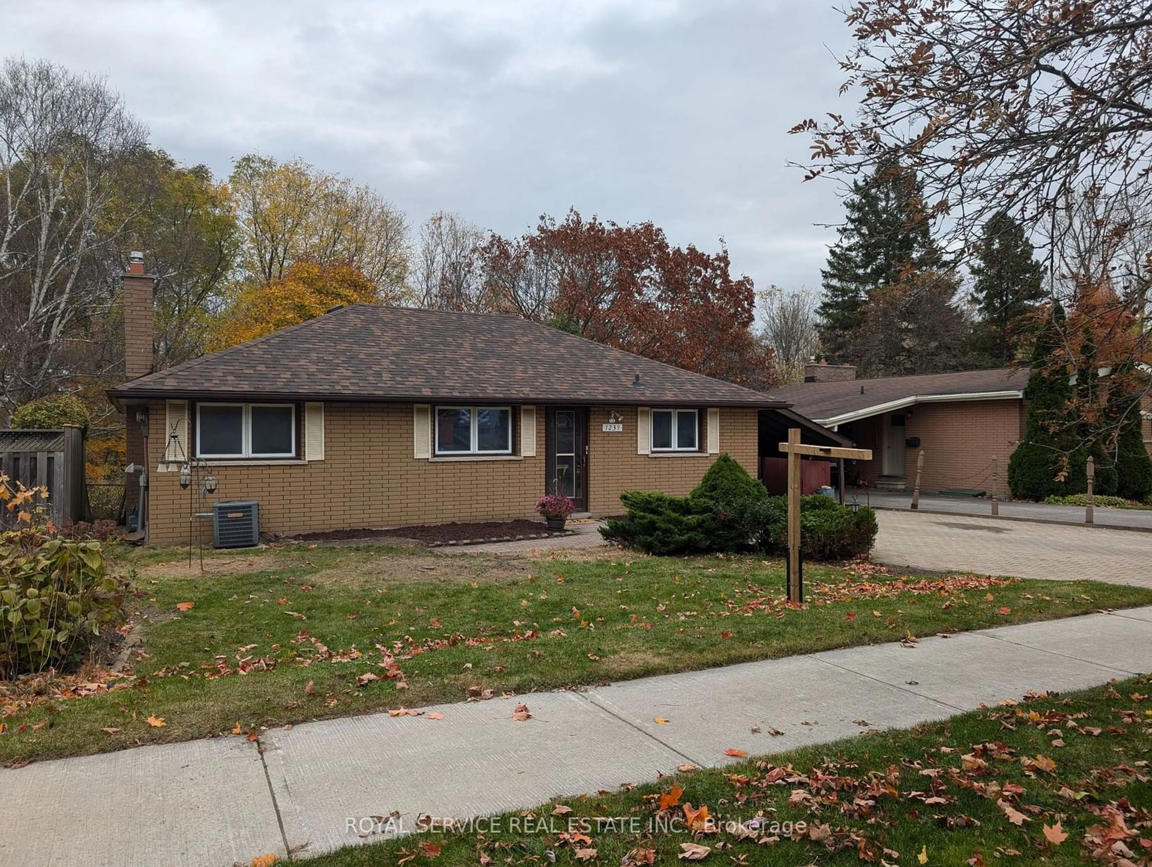 Frontside or backside of a home, the street view for 1239 Algonquin Blvd, Peterborough Ontario K9H 6N1