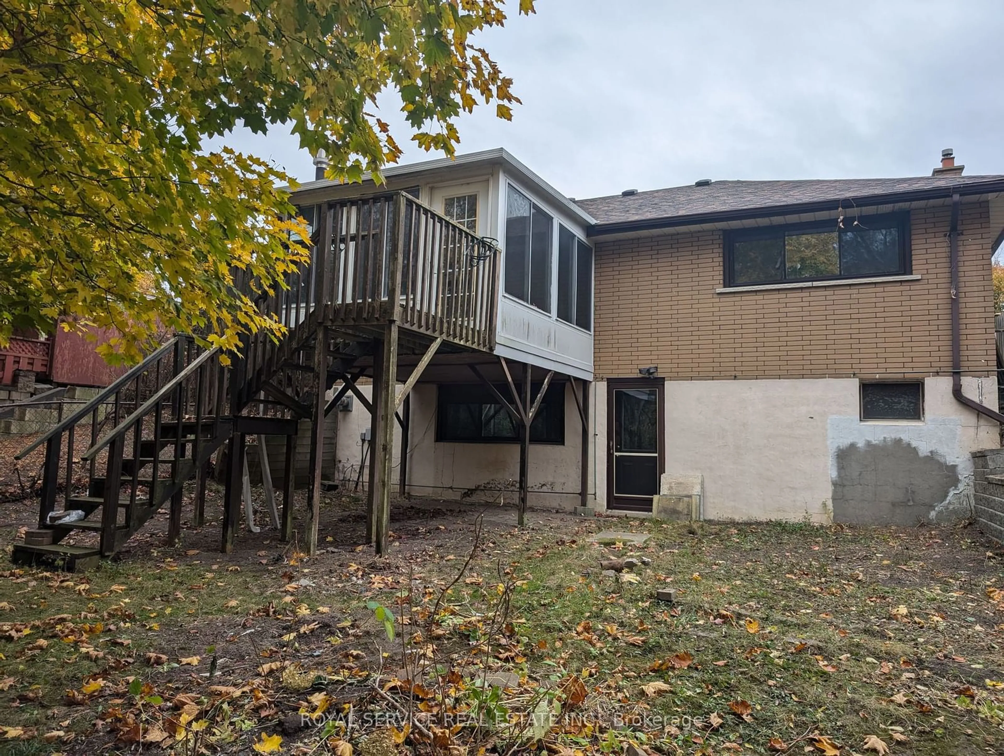 Frontside or backside of a home, the front or back of building for 1239 Algonquin Blvd, Peterborough Ontario K9H 6N1