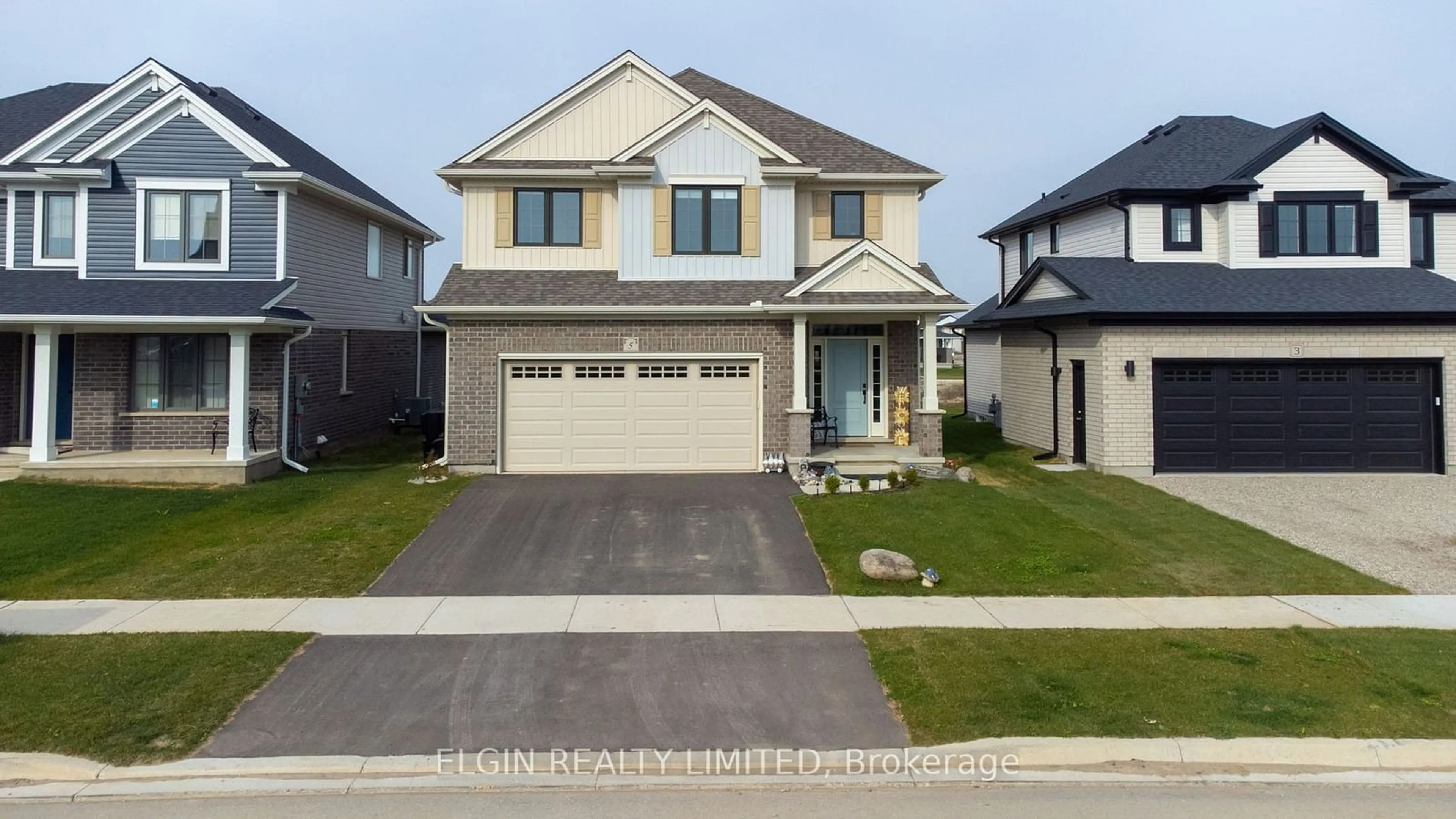 Frontside or backside of a home, the street view for 5 Dunning Way, St. Thomas Ontario N5R 0P7