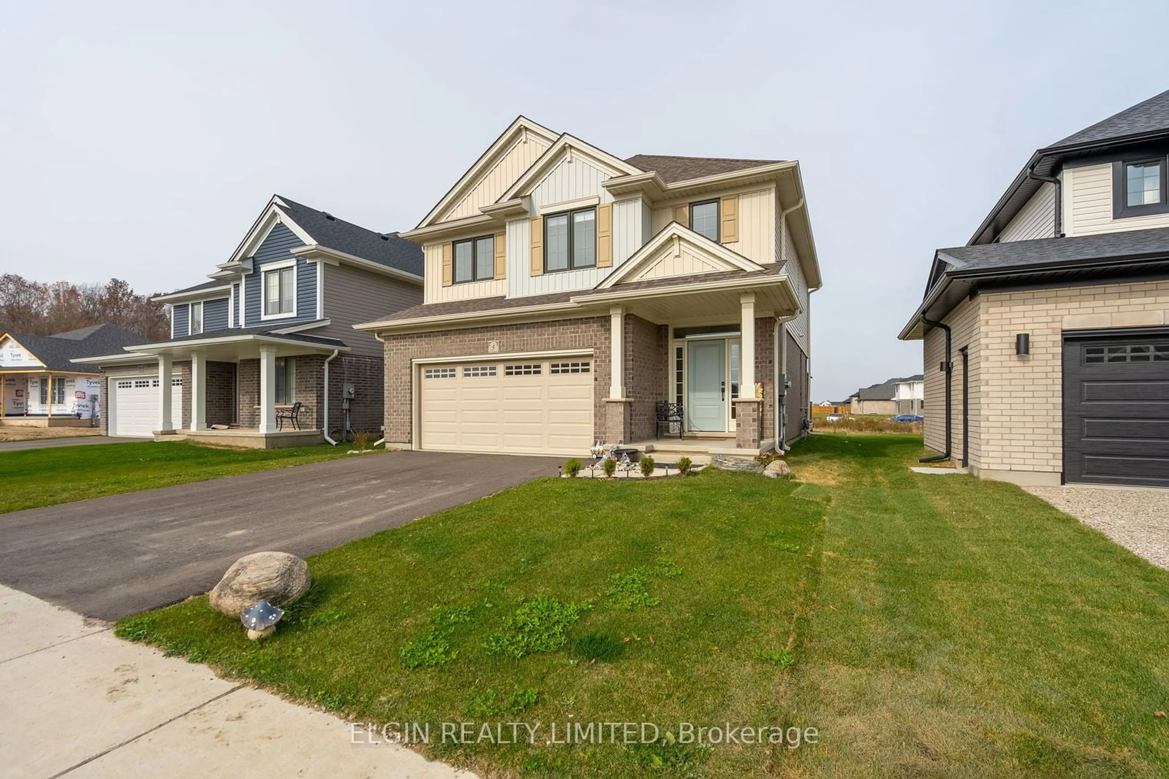 Frontside or backside of a home, the street view for 5 Dunning Way, St. Thomas Ontario N5R 0P7