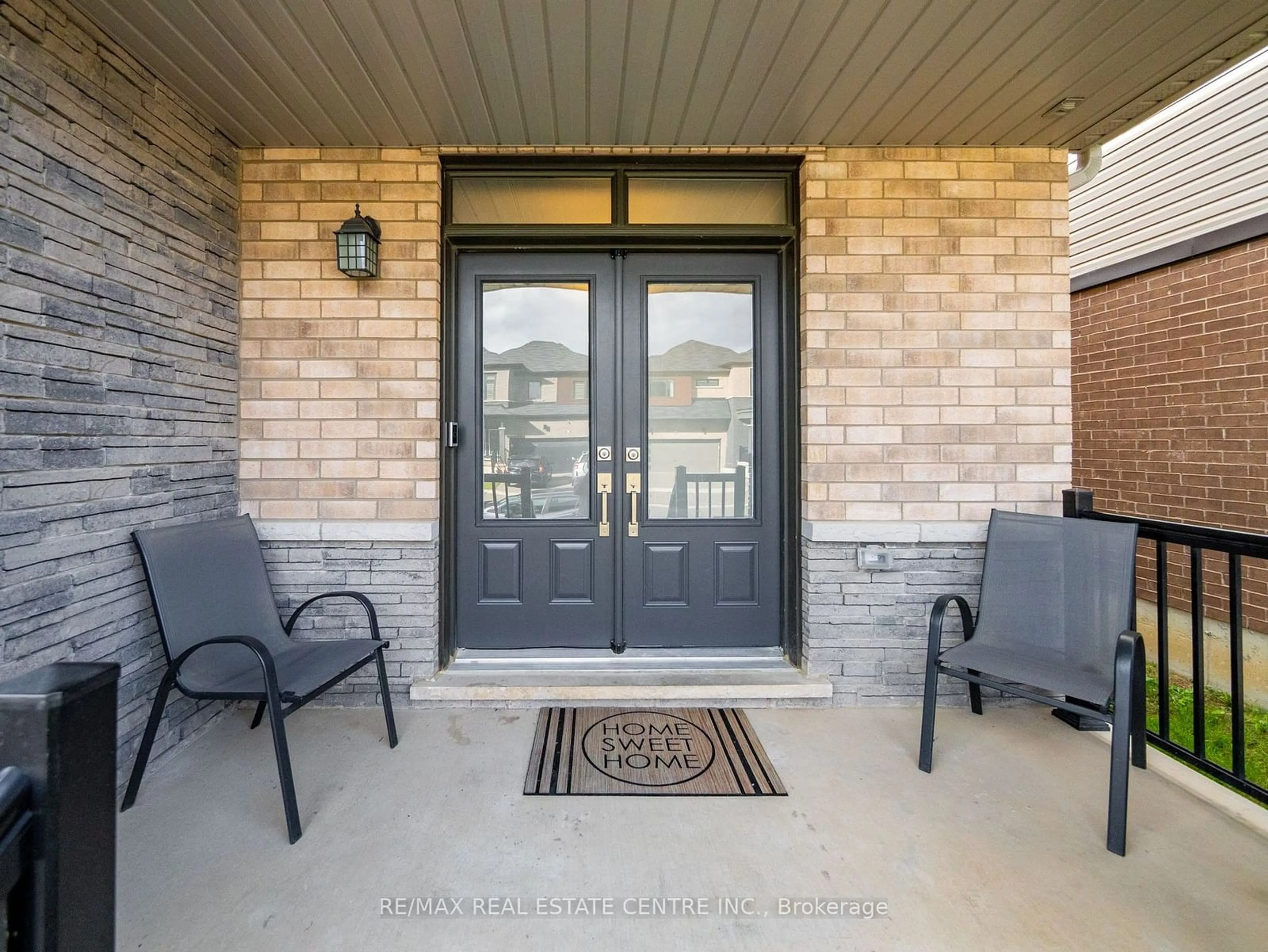 Indoor entryway, cement floor for 25 Malcolm Cres, Haldimand Ontario N3W 0C8