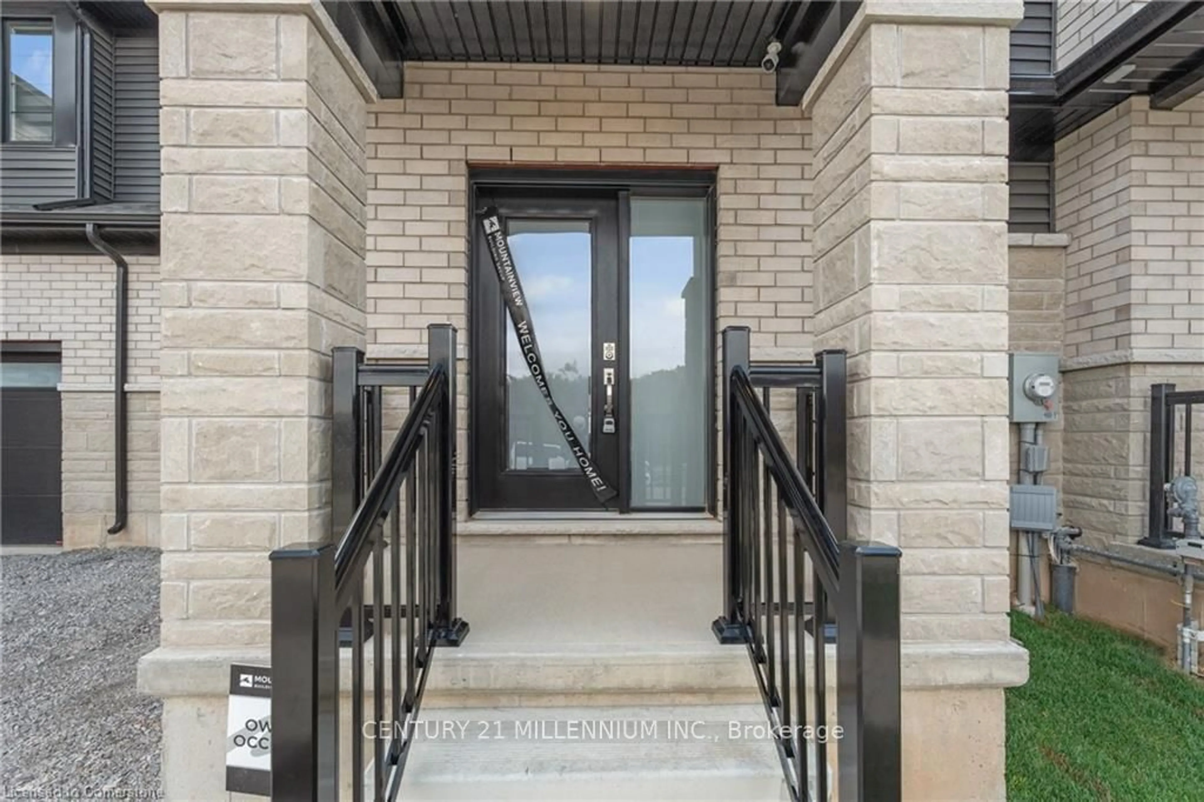 Indoor entryway, cement floor for 45 Saffron Way, Pelham Ontario L0S 1E1