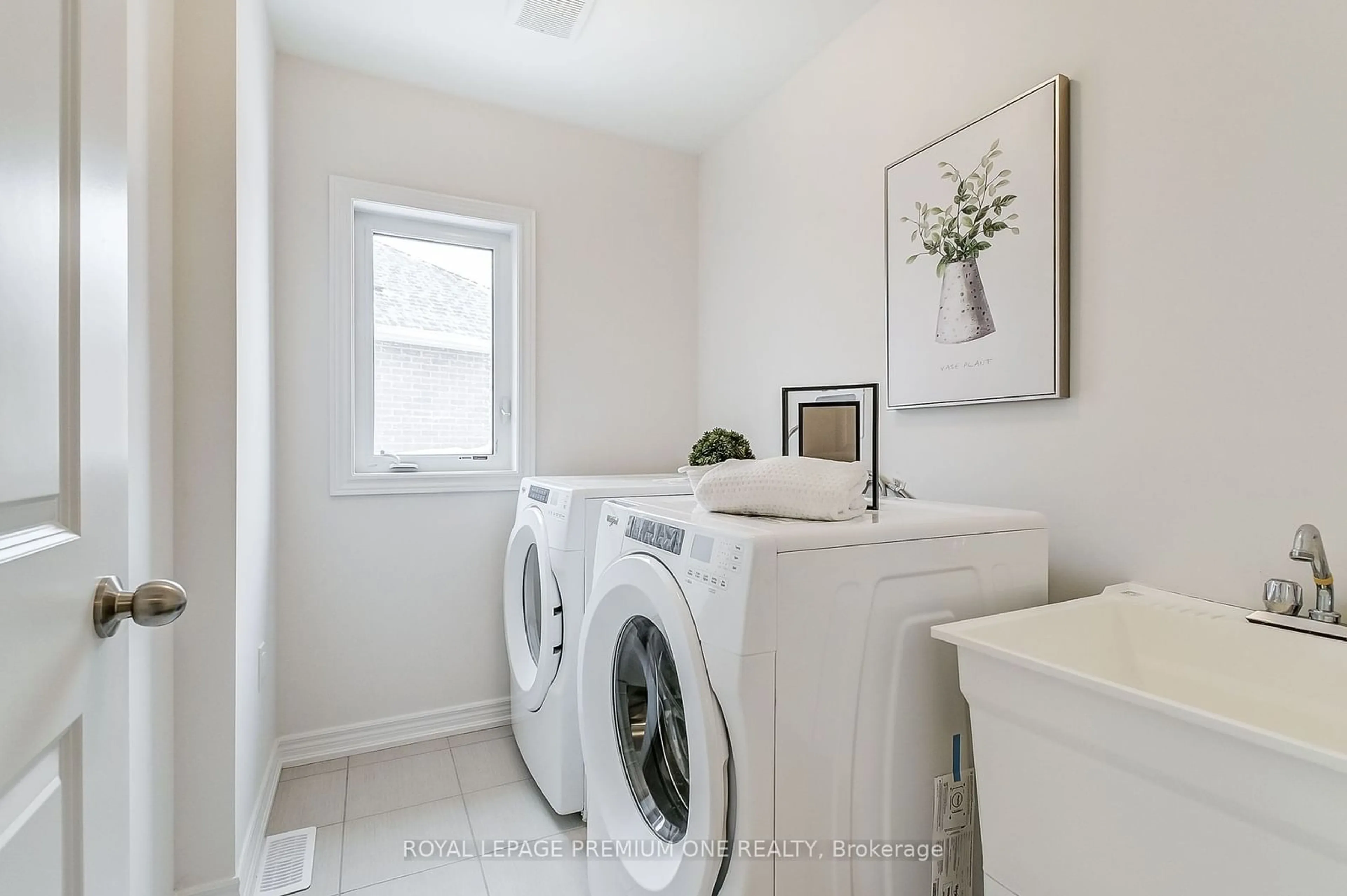 Laundry room for 291 Trillium Crt, Shelburne Ontario L9V 3Y2