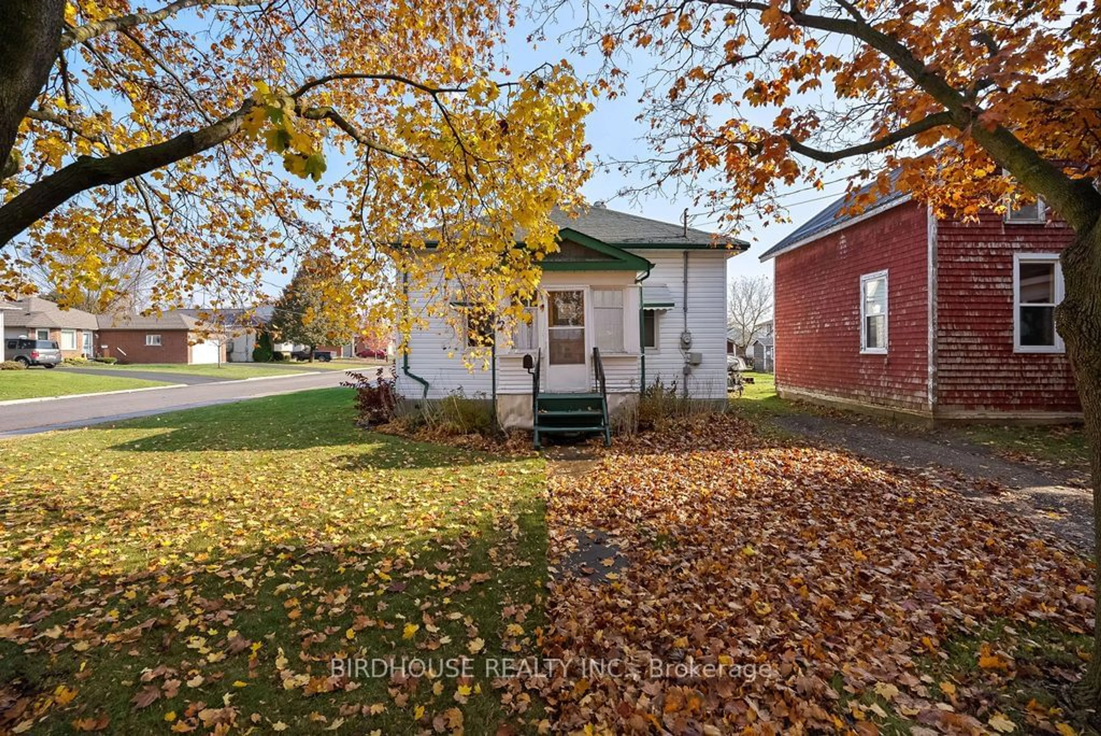 A pic from exterior of the house or condo, cottage for 72 Cambridge St, Kawartha Lakes Ontario K9V 3C5