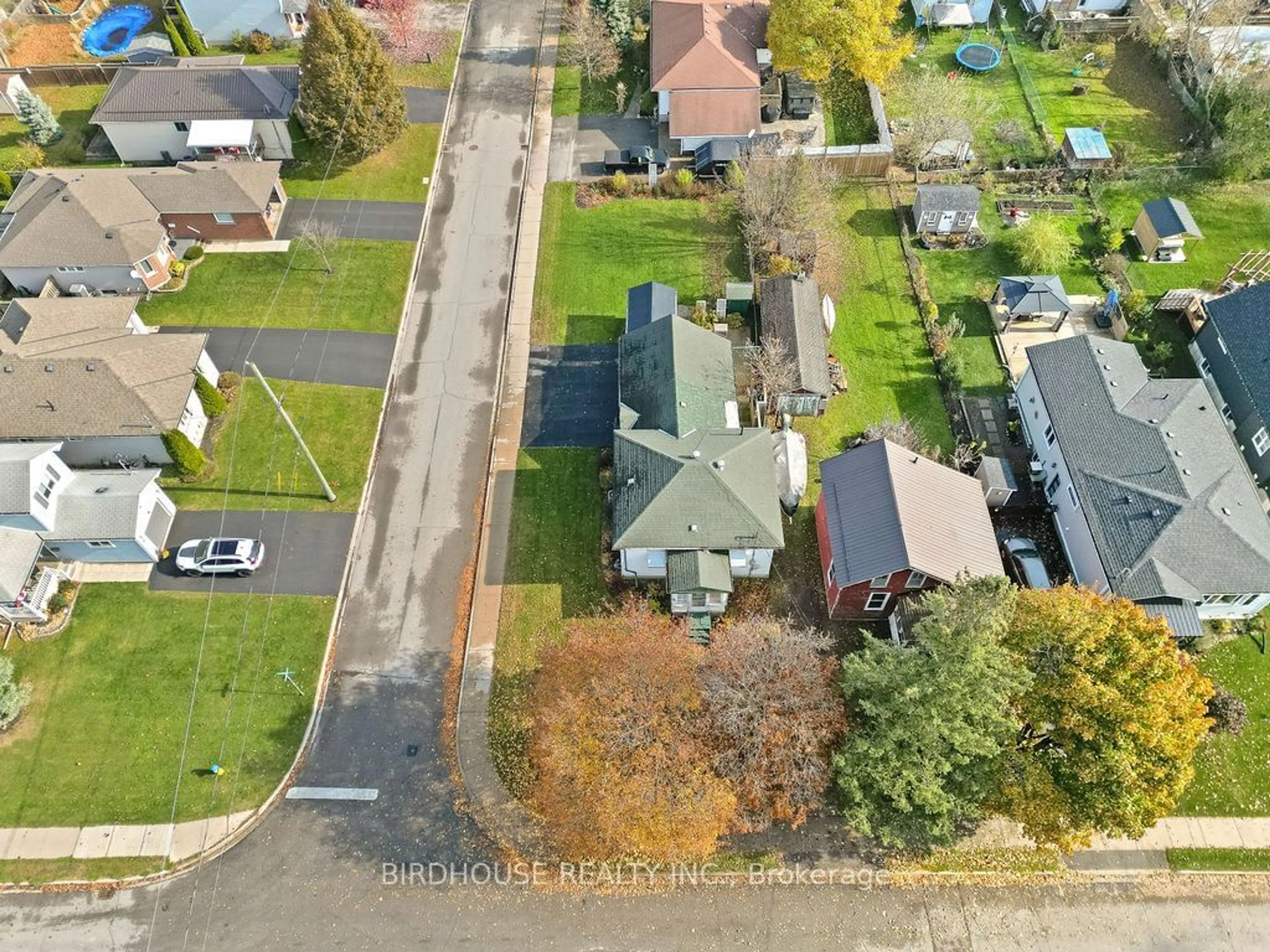 Frontside or backside of a home, the street view for 72 Cambridge St, Kawartha Lakes Ontario K9V 3C5