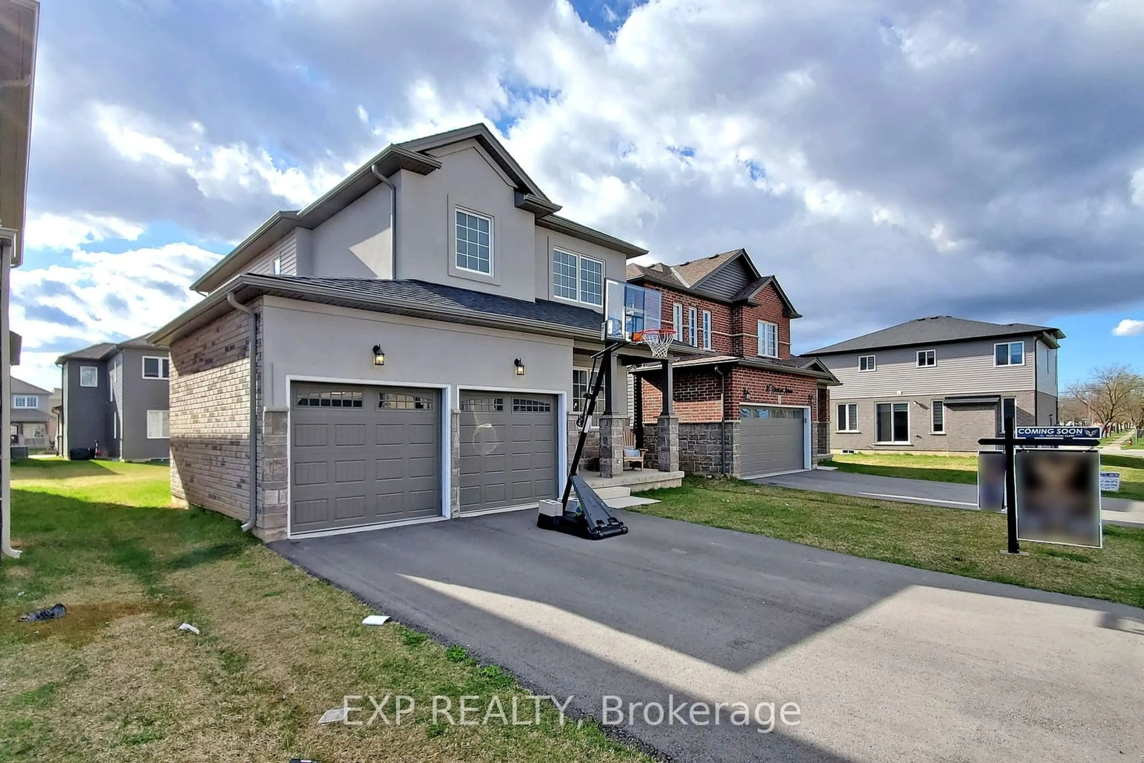 Frontside or backside of a home, the street view for 34 Woodbine Ave, Welland Ontario L3B 0H5