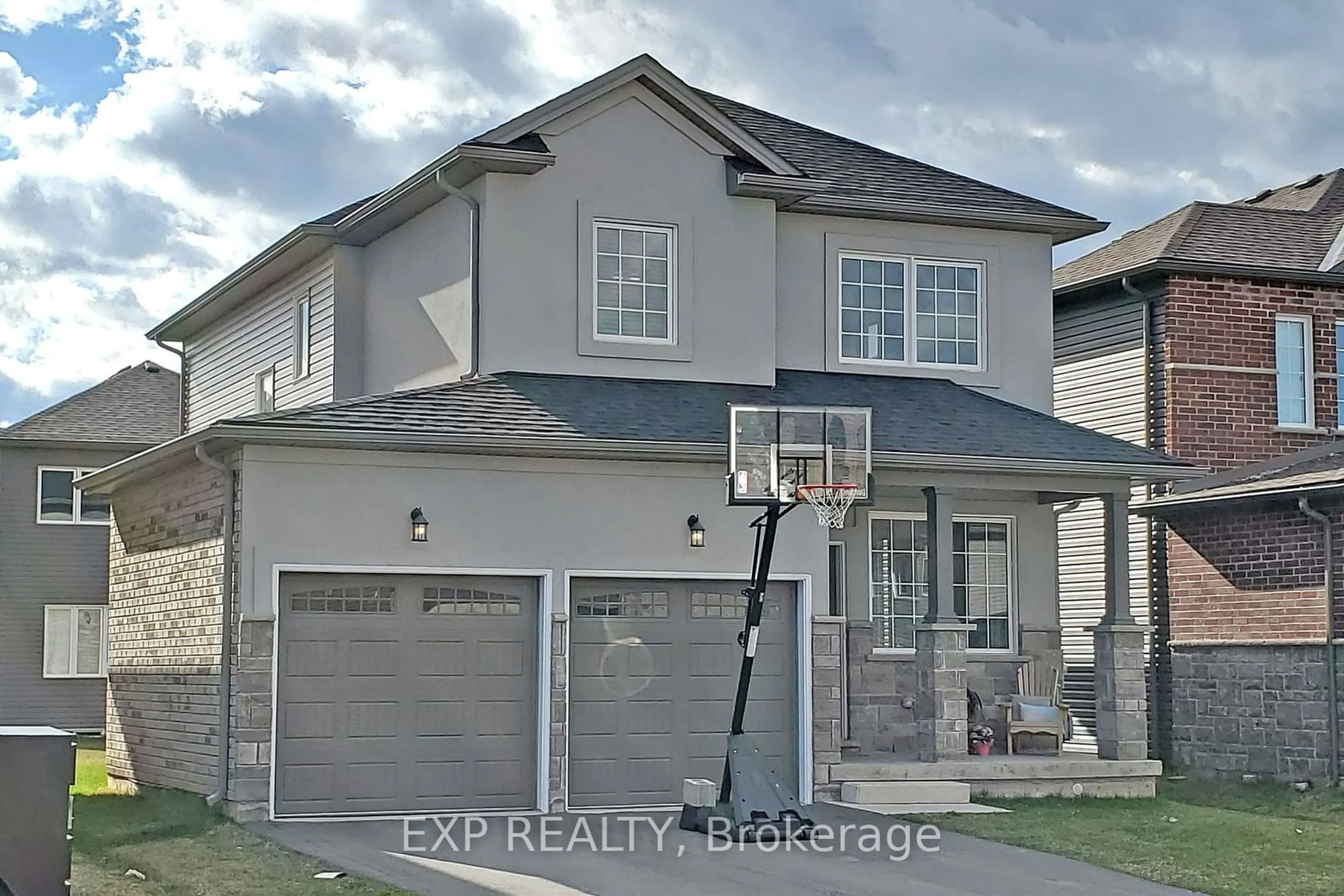 Frontside or backside of a home, the street view for 34 Woodbine Ave, Welland Ontario L3B 0H5