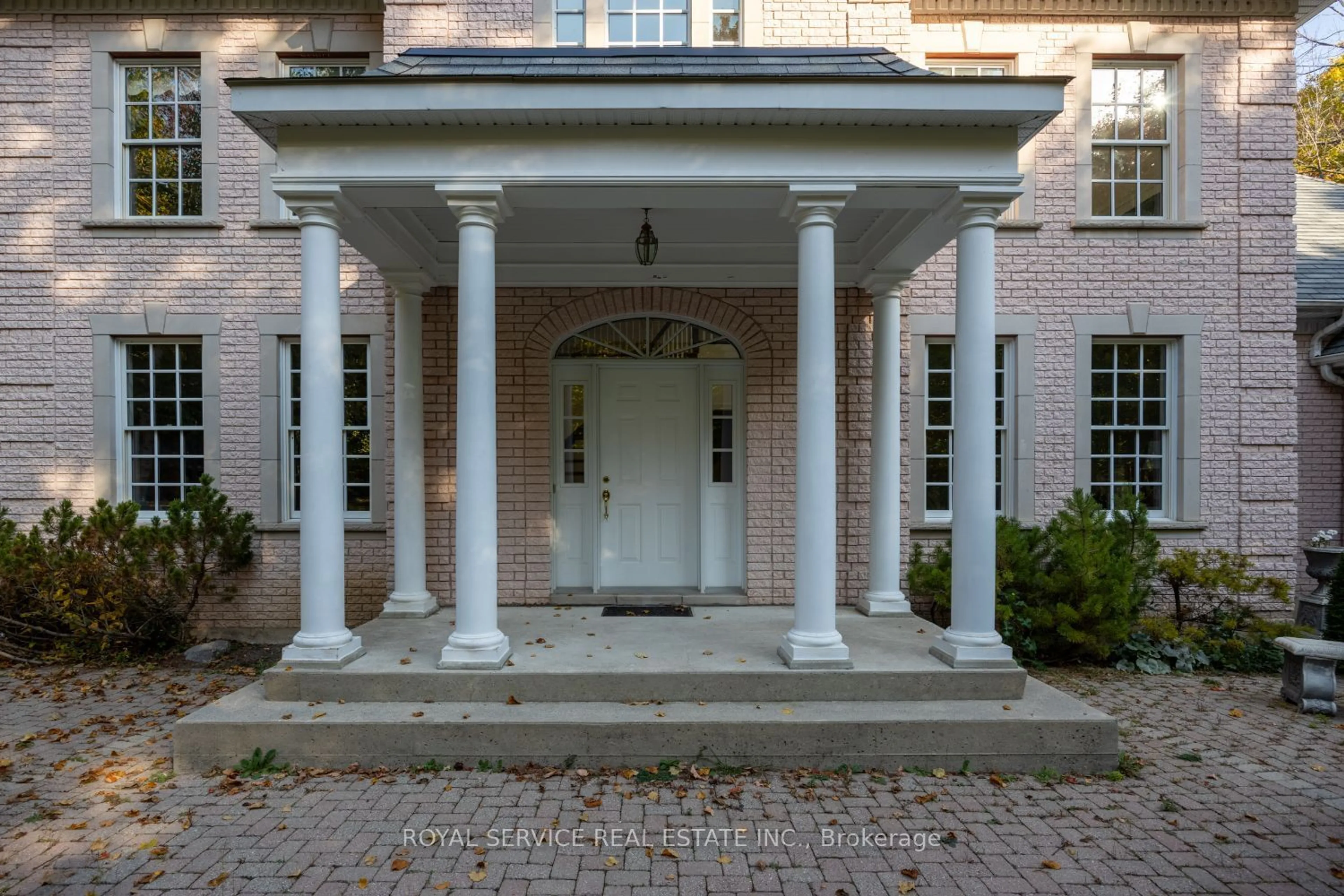 Indoor foyer, wood floors for 582 Wilson Line, Cavan Monaghan Ontario L0A 1C0