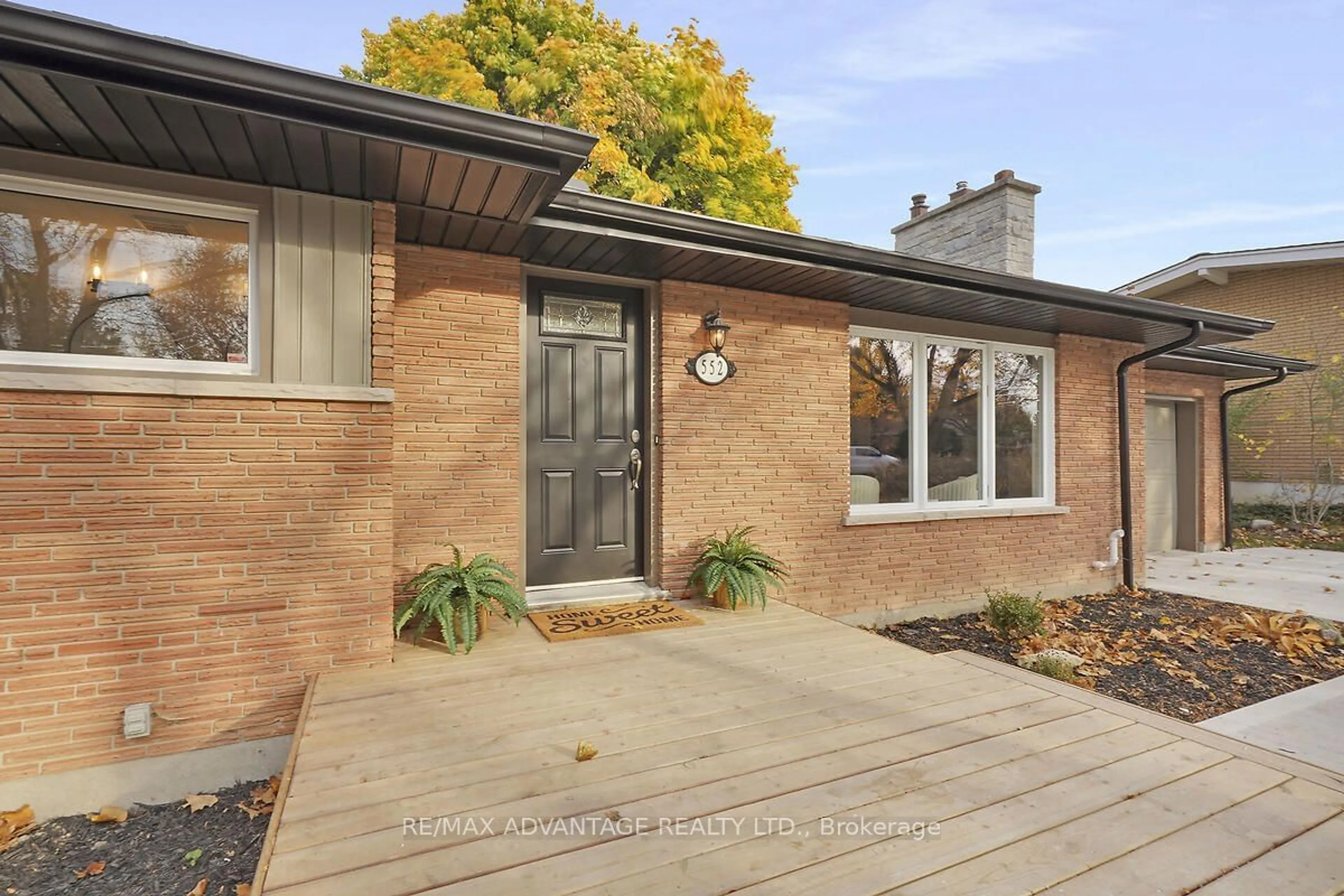 Home with brick exterior material for 552 Everglade Cres, London Ontario N6H 2W7