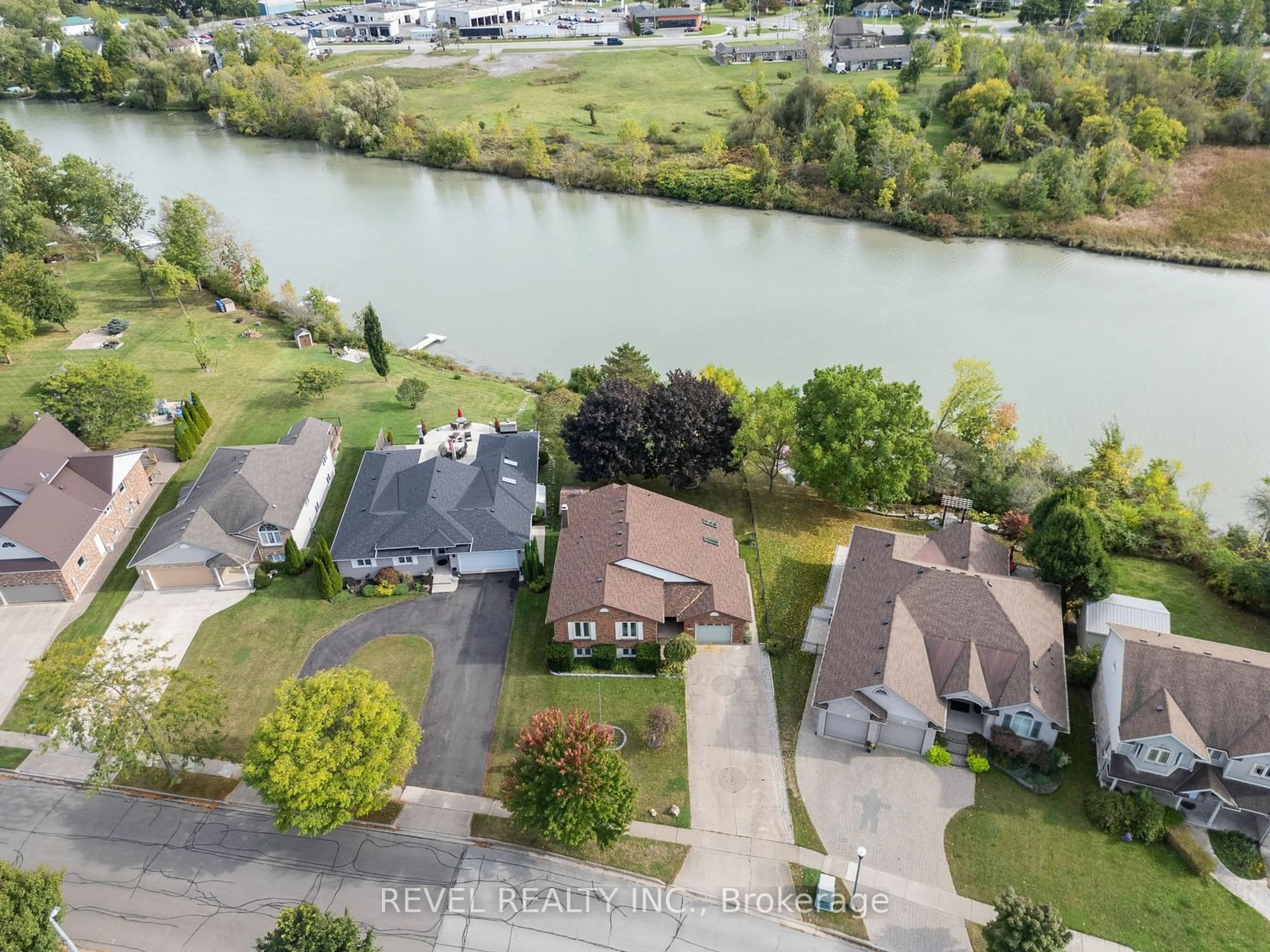 Frontside or backside of a home, the view of lake or river for 126 Colbeck Dr, Welland Ontario L3C 7B2