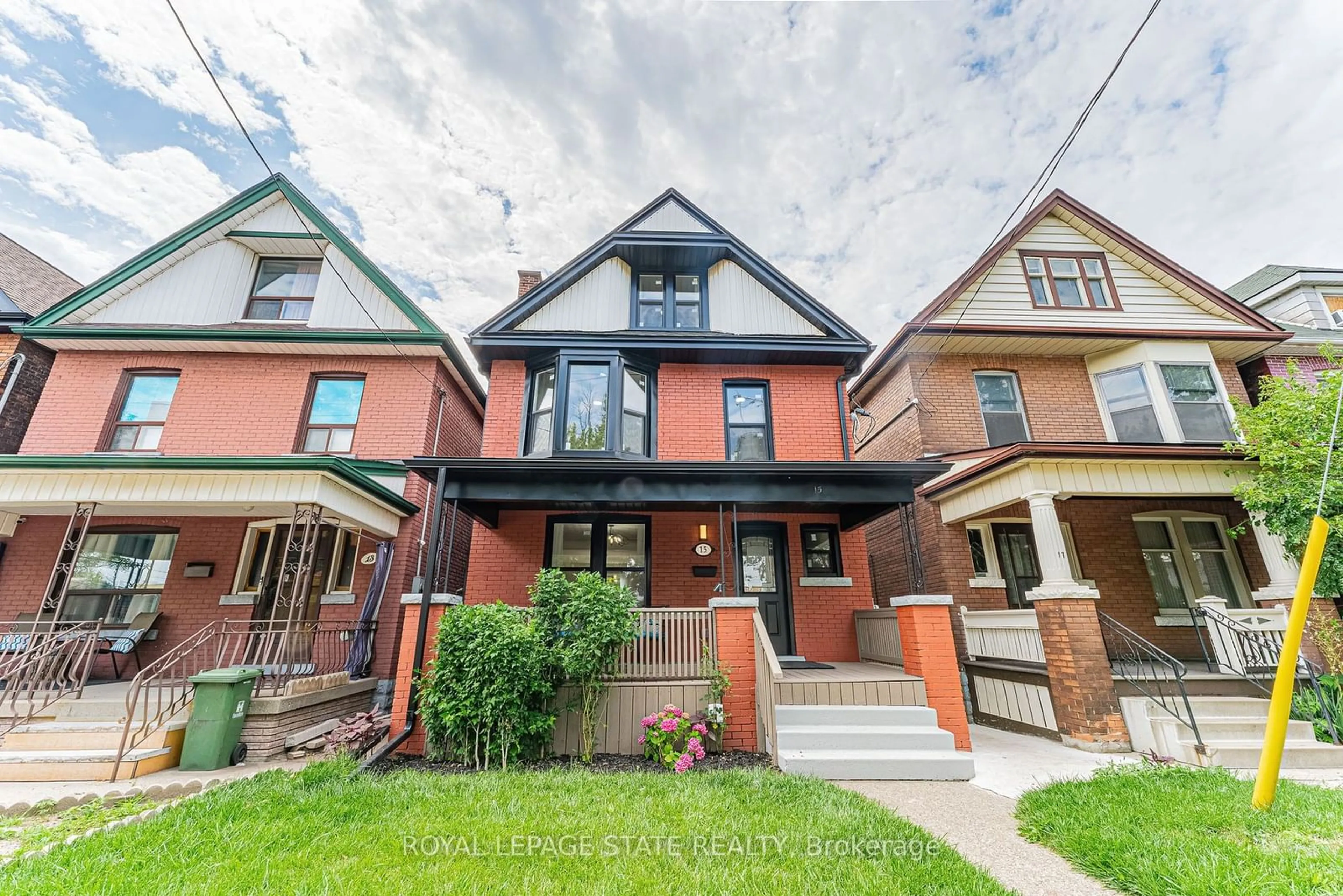 A pic from exterior of the house or condo, the street view for 15 Barnesdale Ave, Hamilton Ontario L8L 6R4