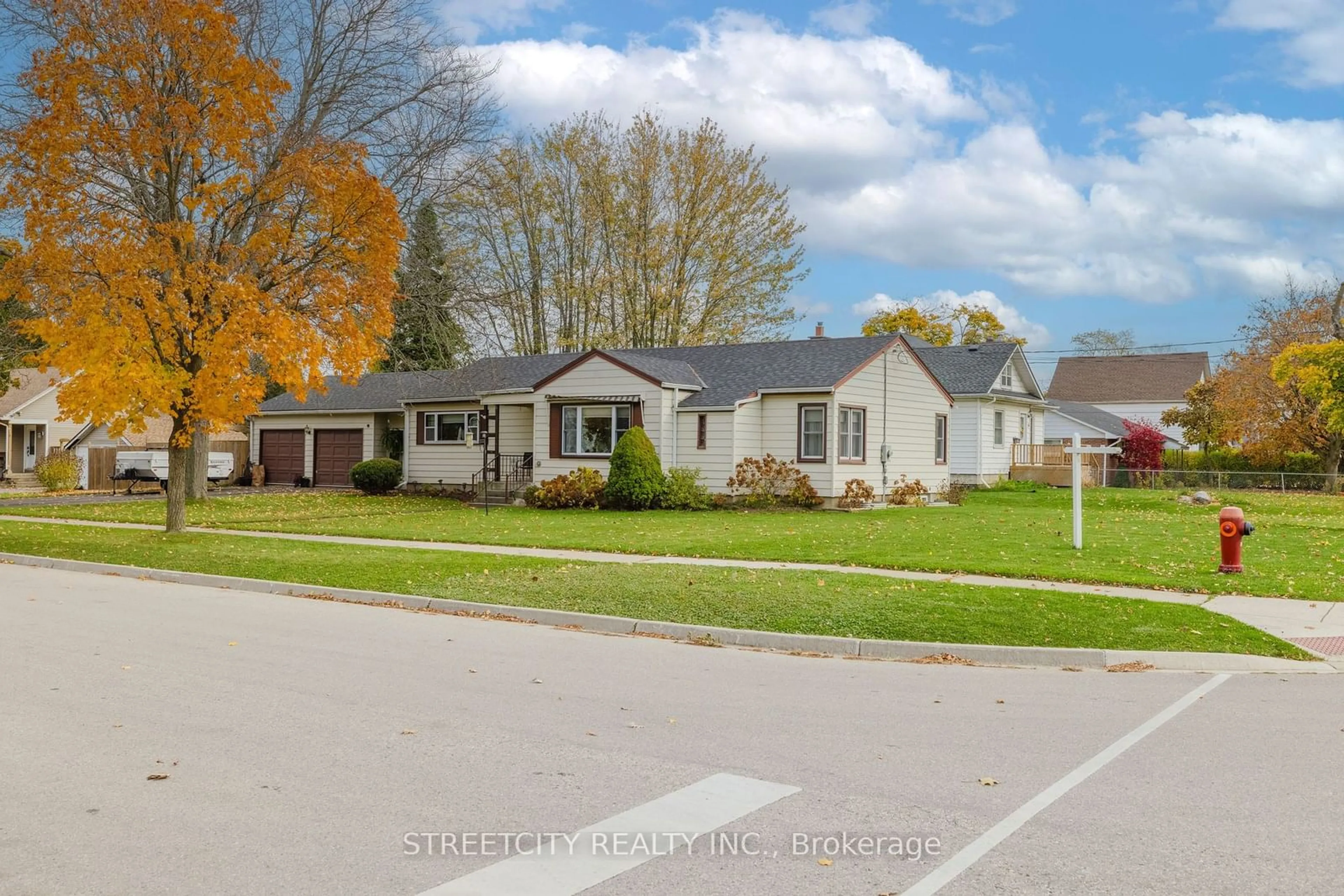 Frontside or backside of a home, the street view for 3 Davis Ave, Aylmer Ontario N5H 2N4