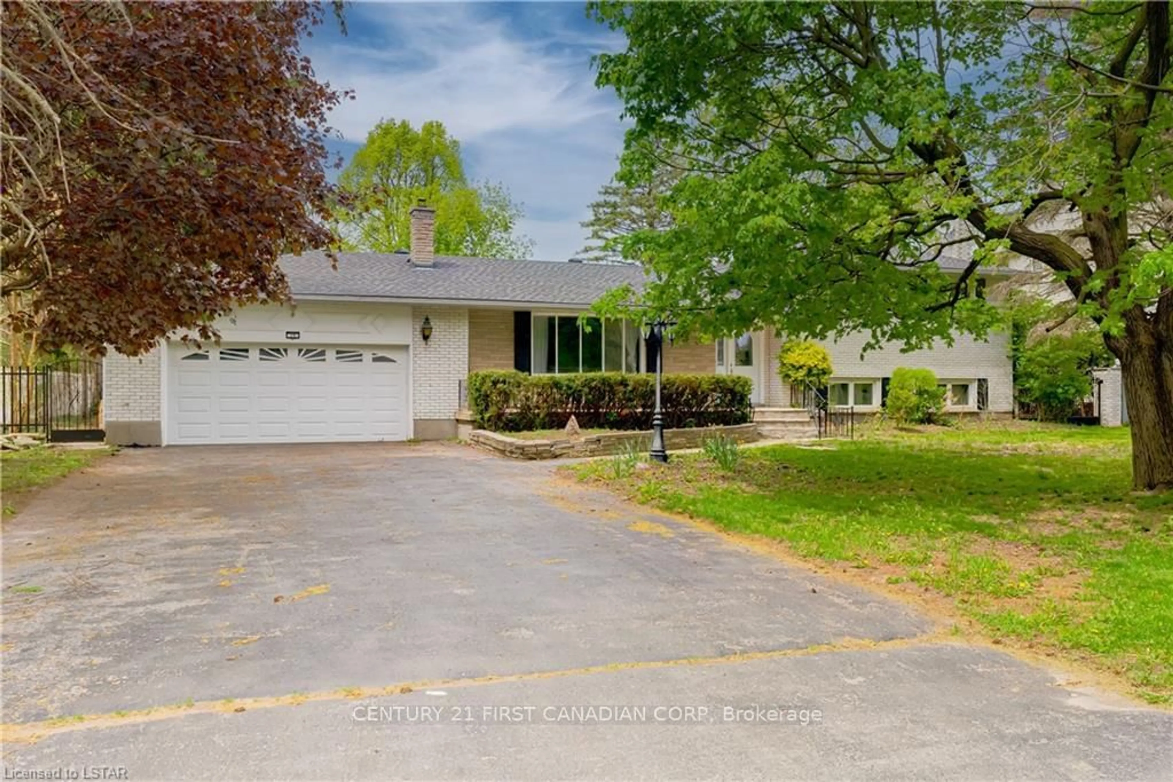 Frontside or backside of a home, the street view for 28 REDFORD Rd, London Ontario N5X 3V5