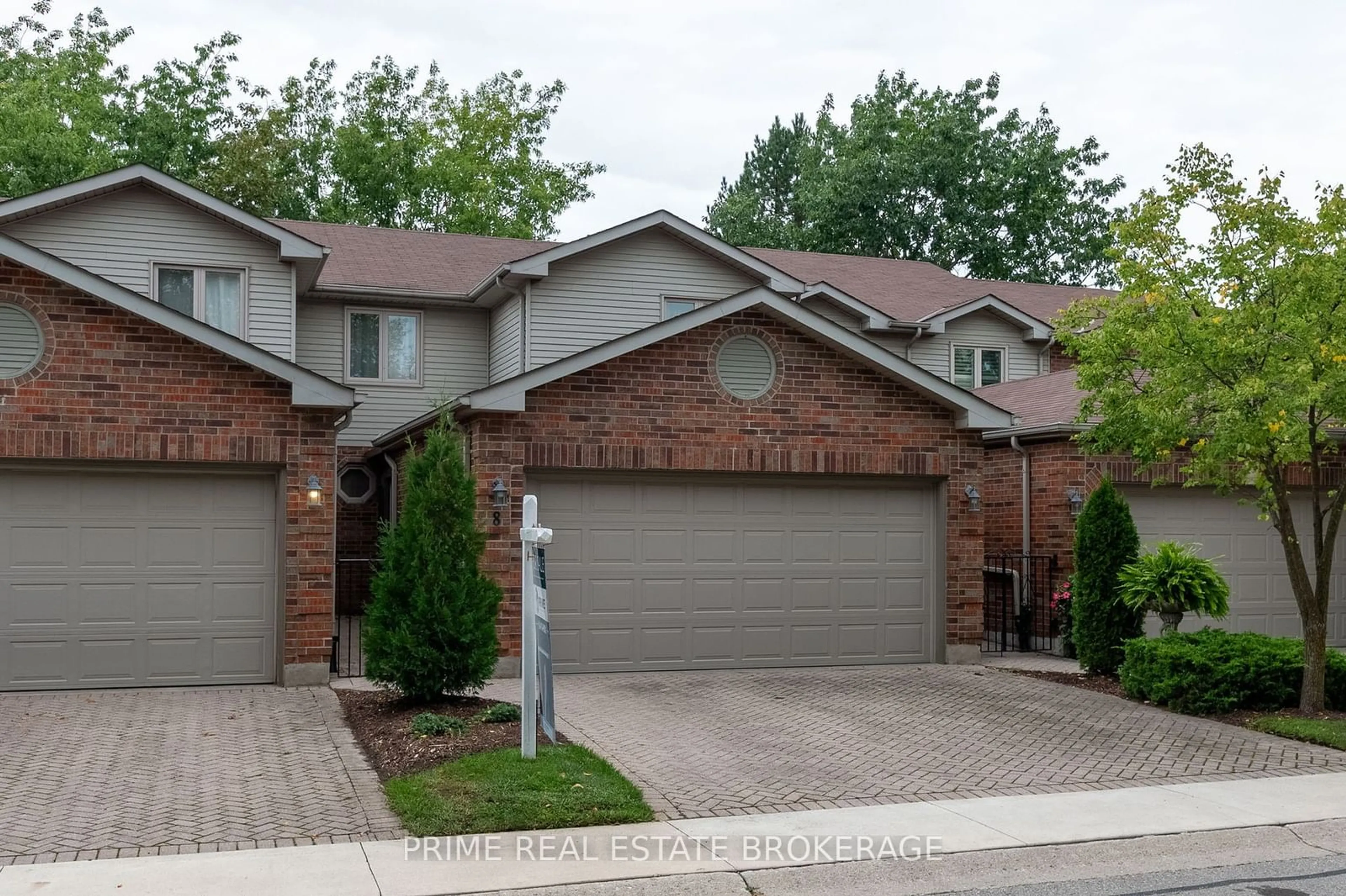 A pic from exterior of the house or condo, the street view for 70 Sunnyside Dr #8, London Ontario N5X 3W4