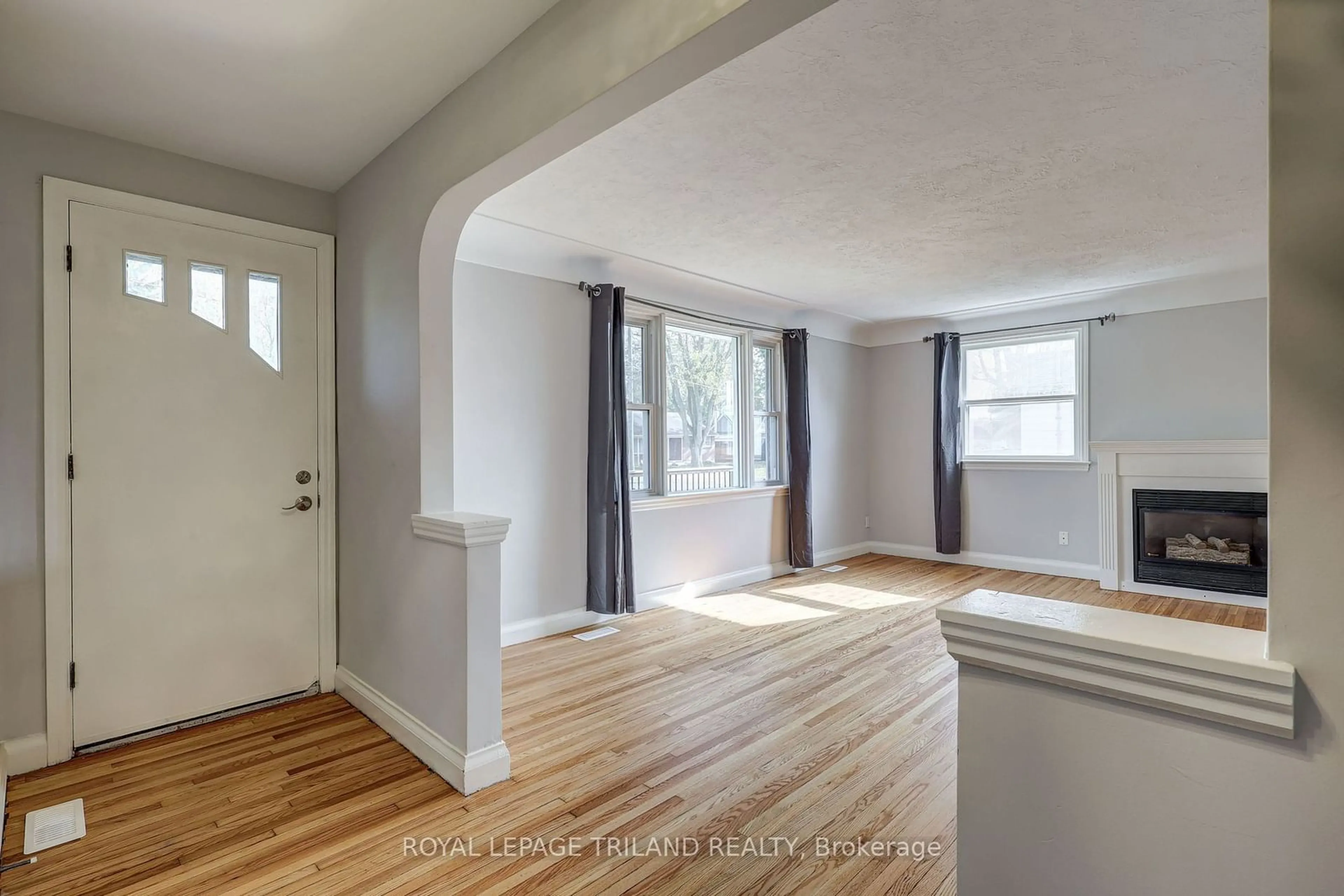 A pic of a room, wood floors for 266 Alma St, St. Thomas Ontario N5P 3B8