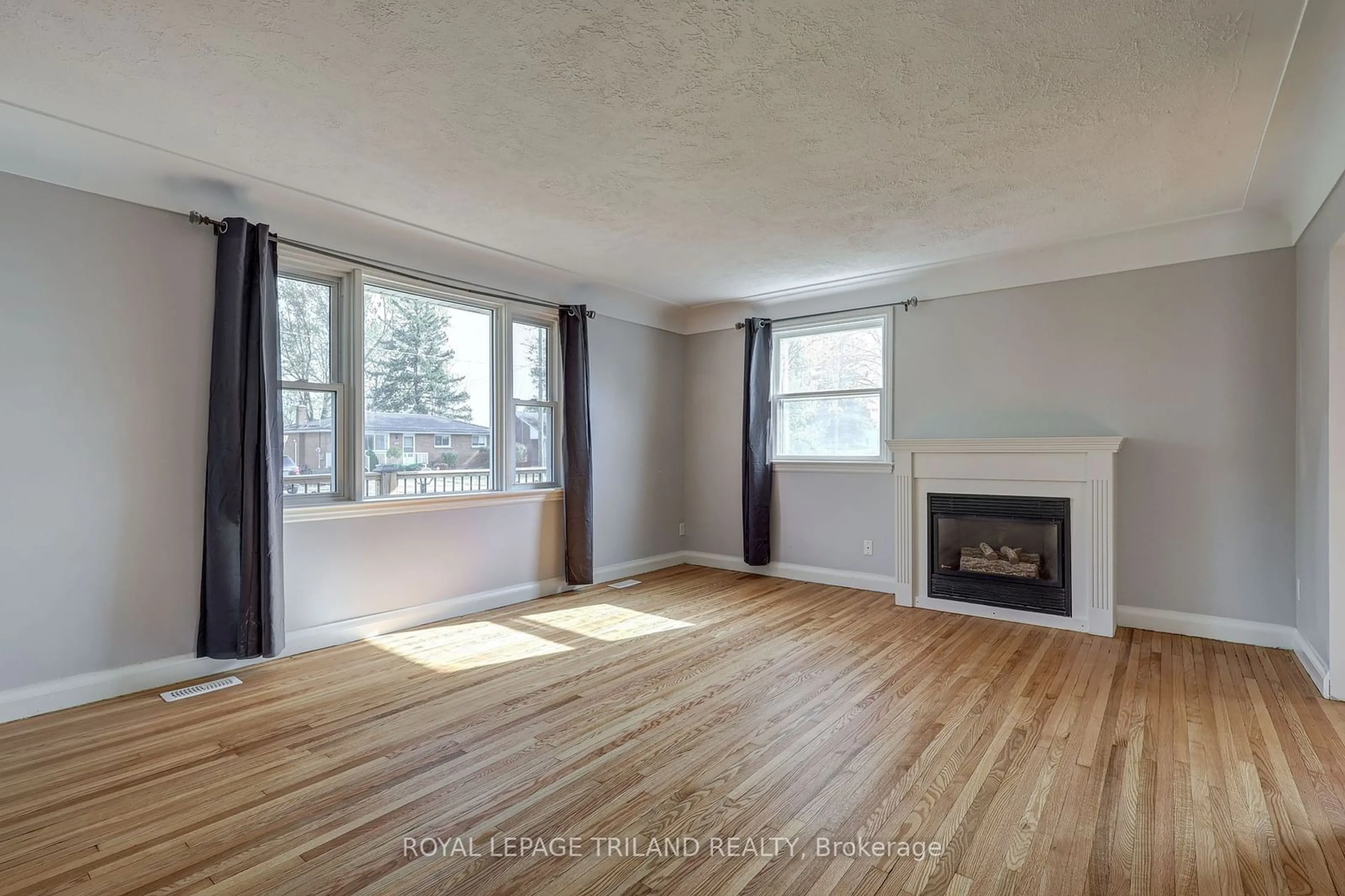 A pic of a room, wood floors for 266 Alma St, St. Thomas Ontario N5P 3B8