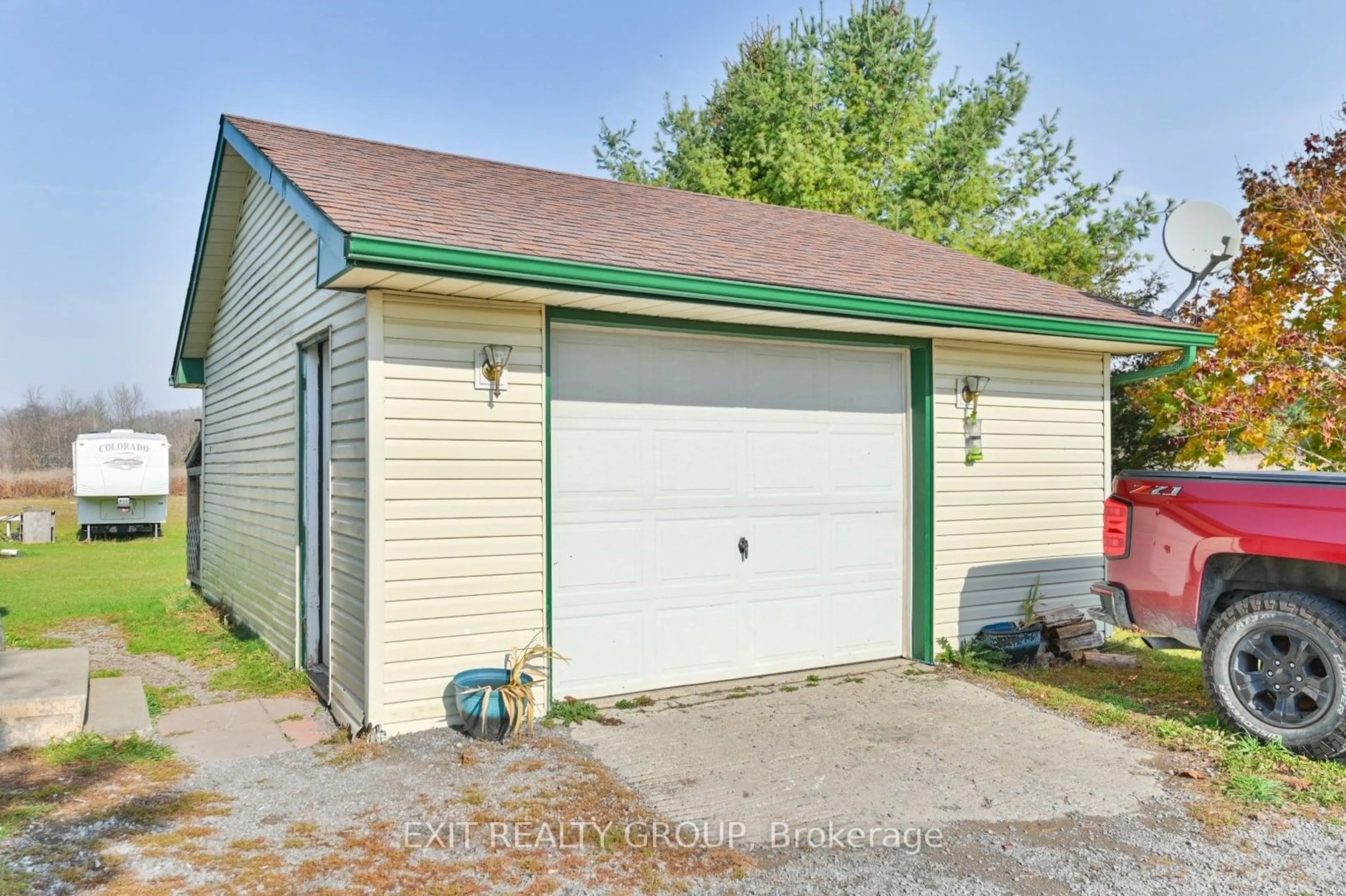 Indoor garage for 138 Boundary Rd, Centre Hastings Ontario K0K 2Y0