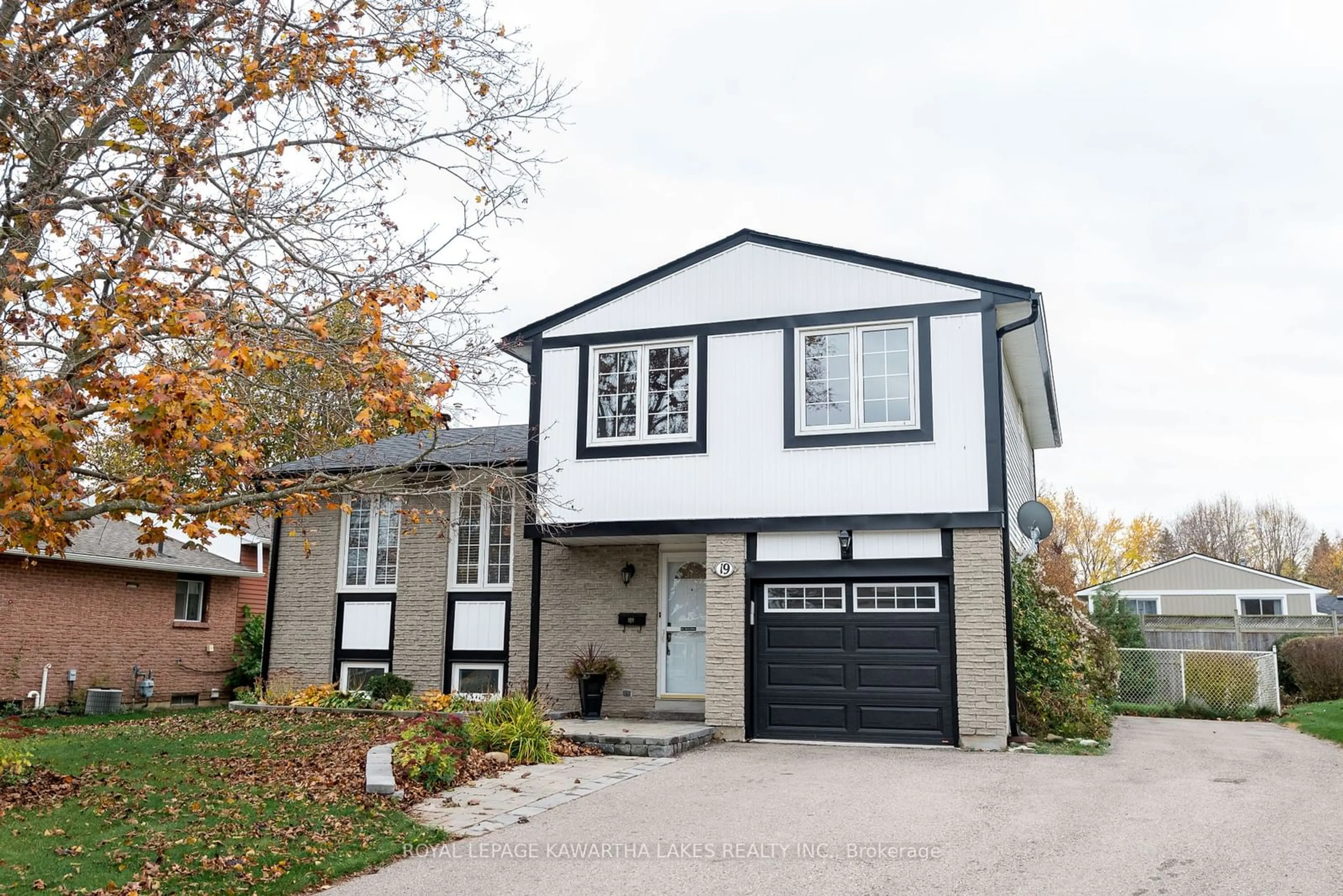 A pic from exterior of the house or condo, cottage for 19 Edwin St, Kawartha Lakes Ontario K9V 4X9