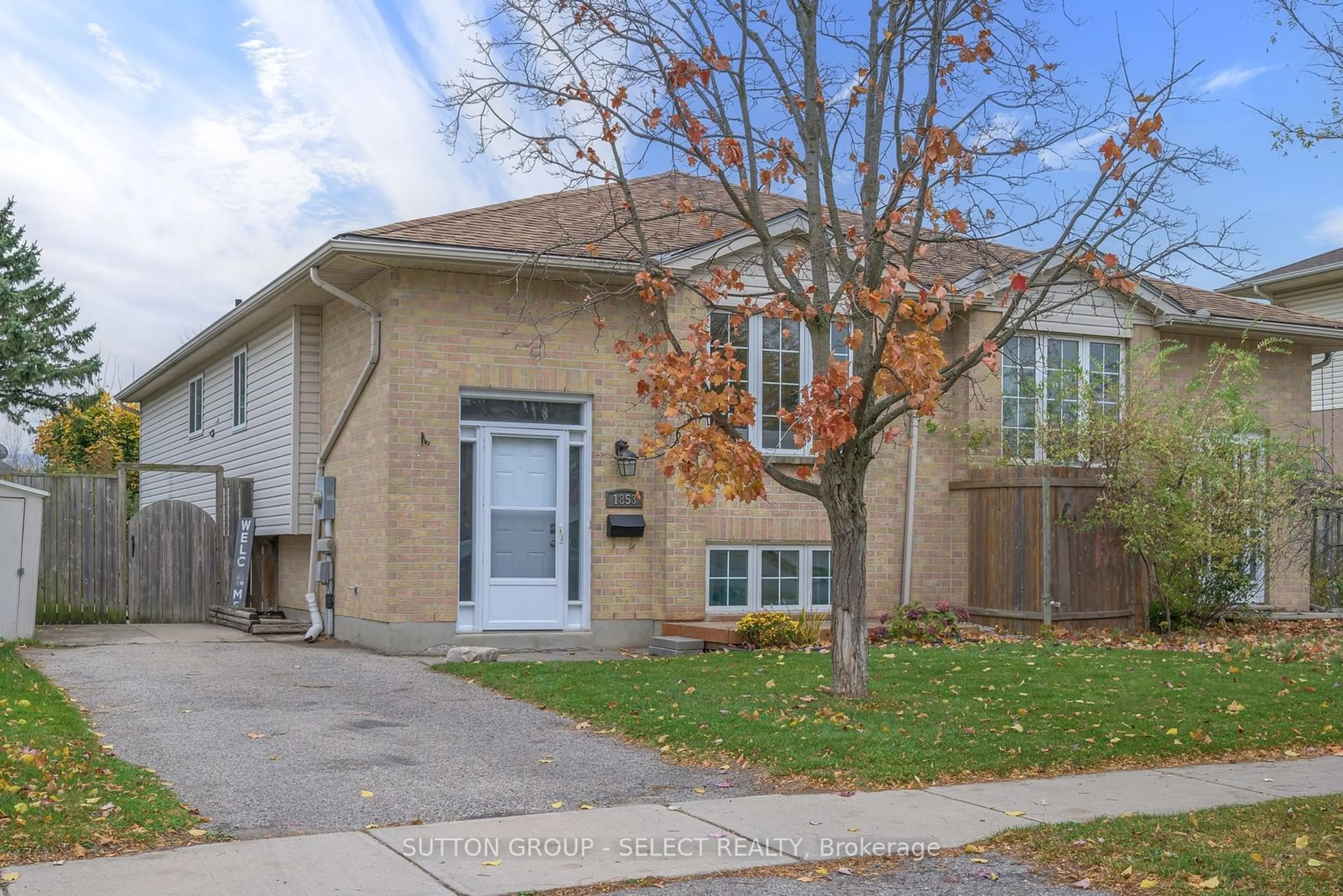 A pic from exterior of the house or condo, the street view for 1853 Marconi Blvd, London Ontario N5V 4Y1