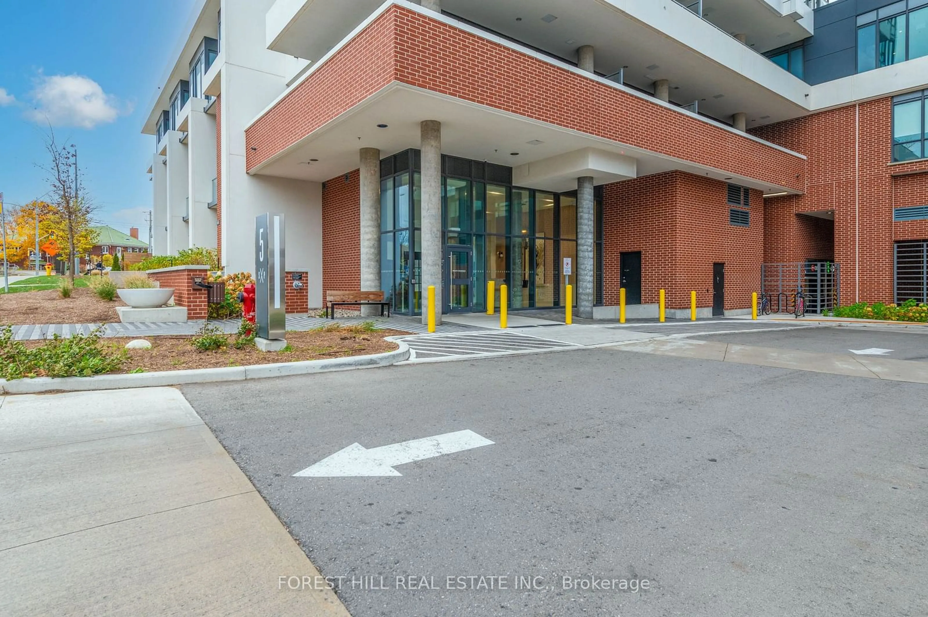 A pic from exterior of the house or condo, the front or back of building for 5 Wellington St #208, Kitchener Ontario N2G 0E3