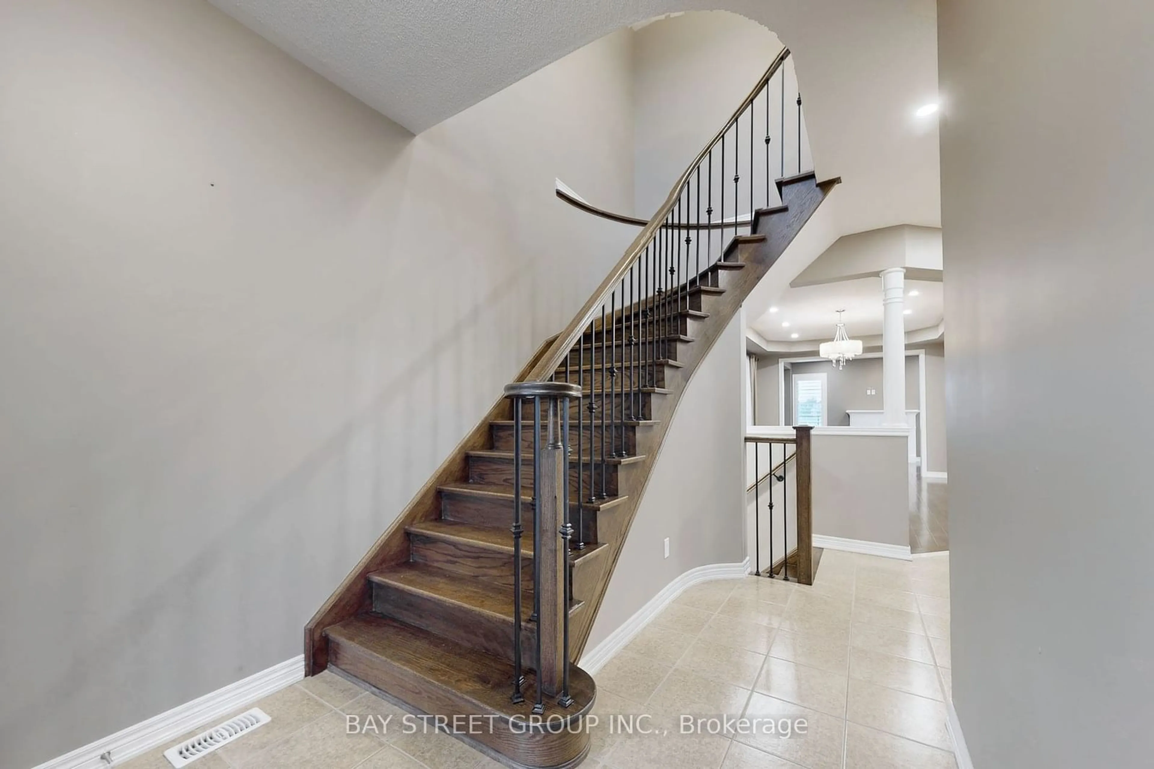 Stairs for 62 Whittington Dr, Hamilton Ontario L9K 0G8