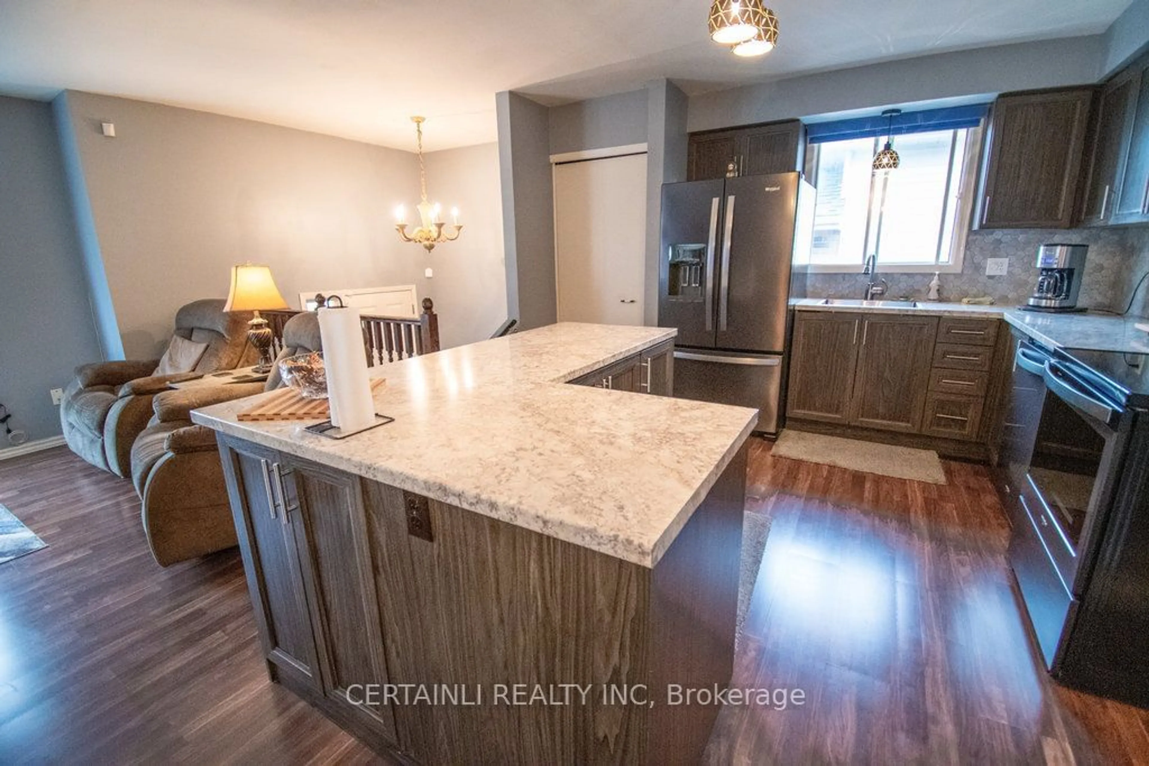 Open concept kitchen for 12 Speight Cres, London Ontario N5V 3W3