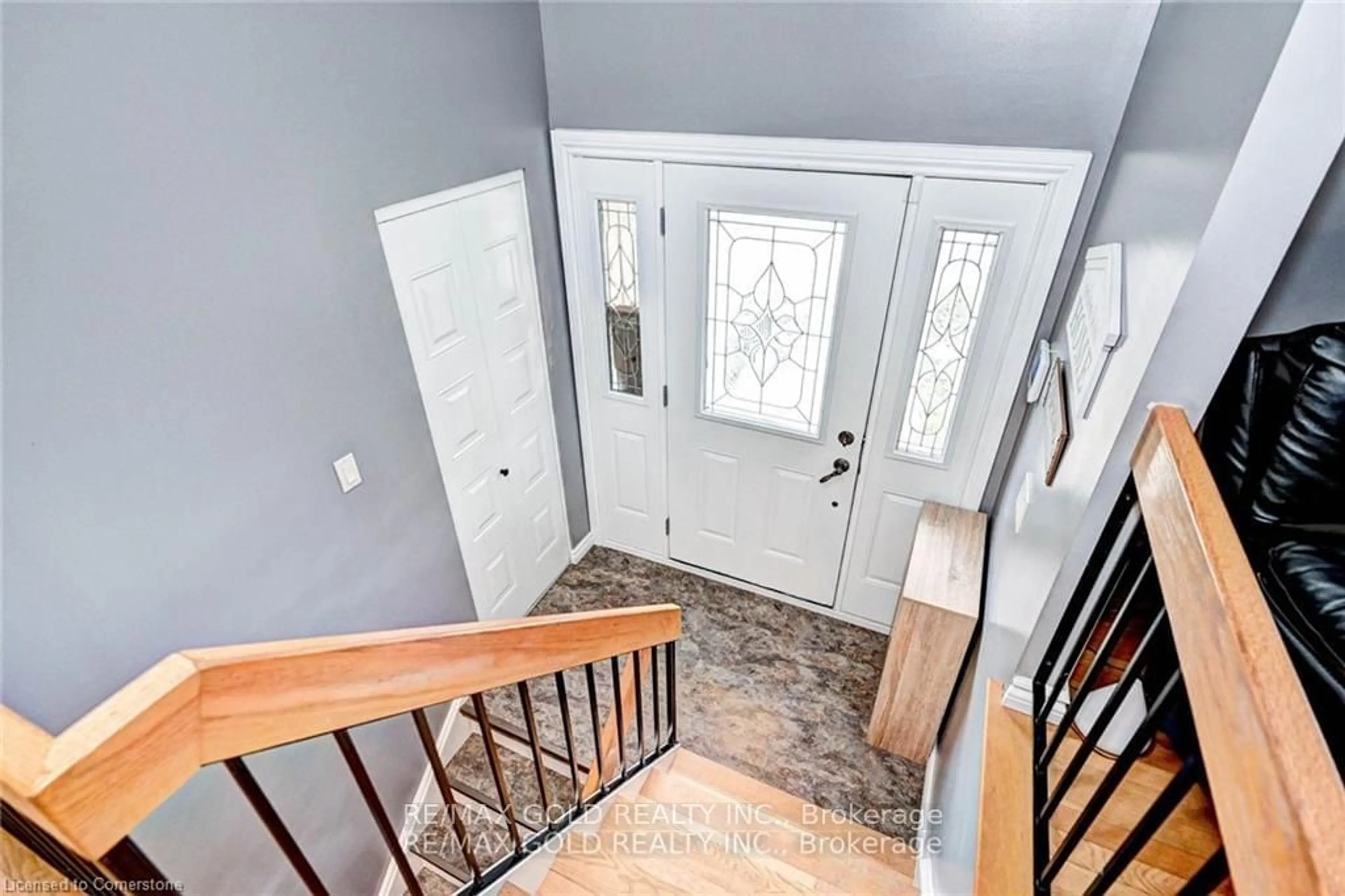 Indoor entryway, wood floors for 288 Salisbury Ave, Cambridge Ontario N1S 4H4