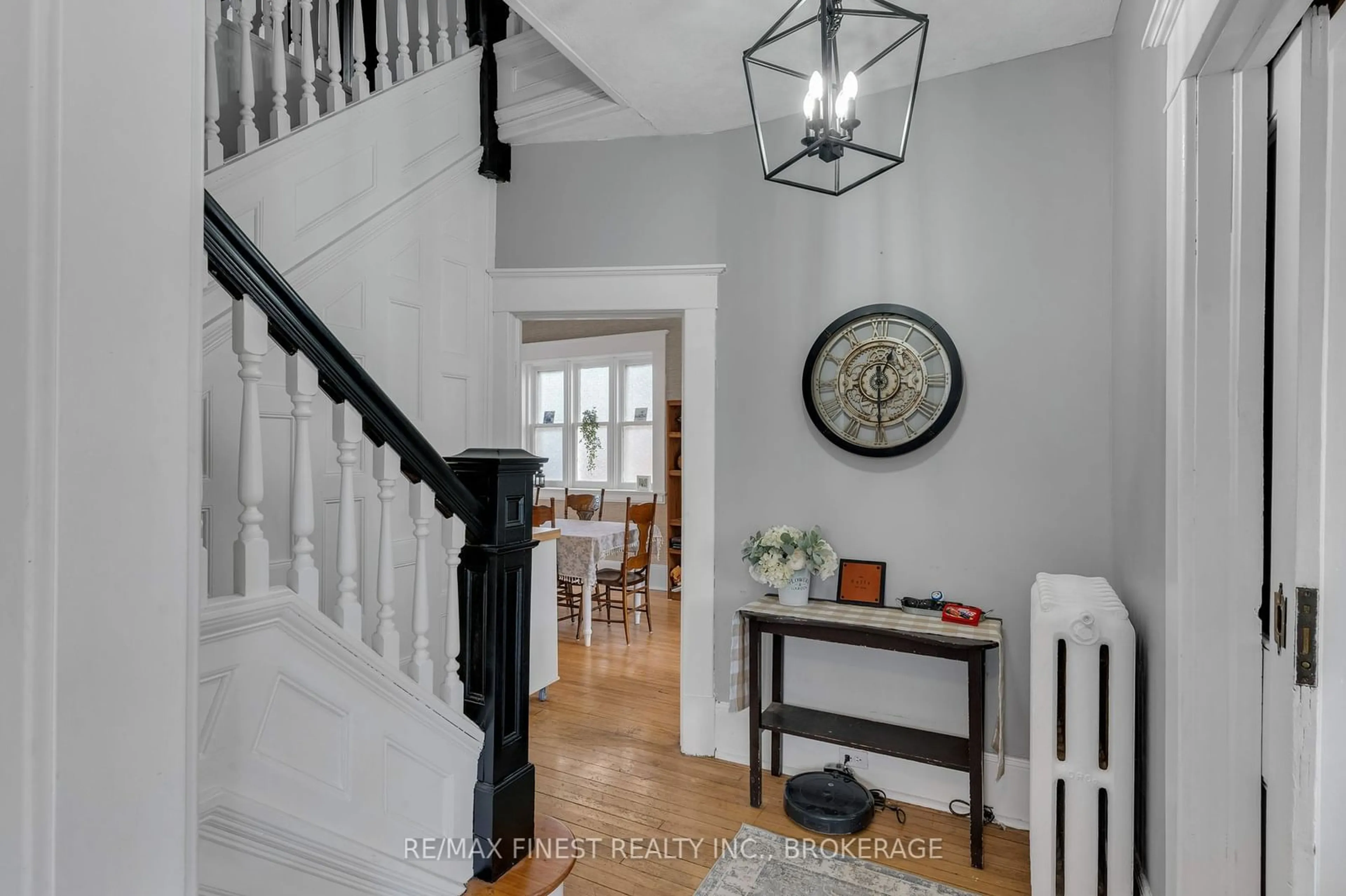 Indoor entryway, wood floors for 127 Robert St, Greater Napanee Ontario K7R 2M4