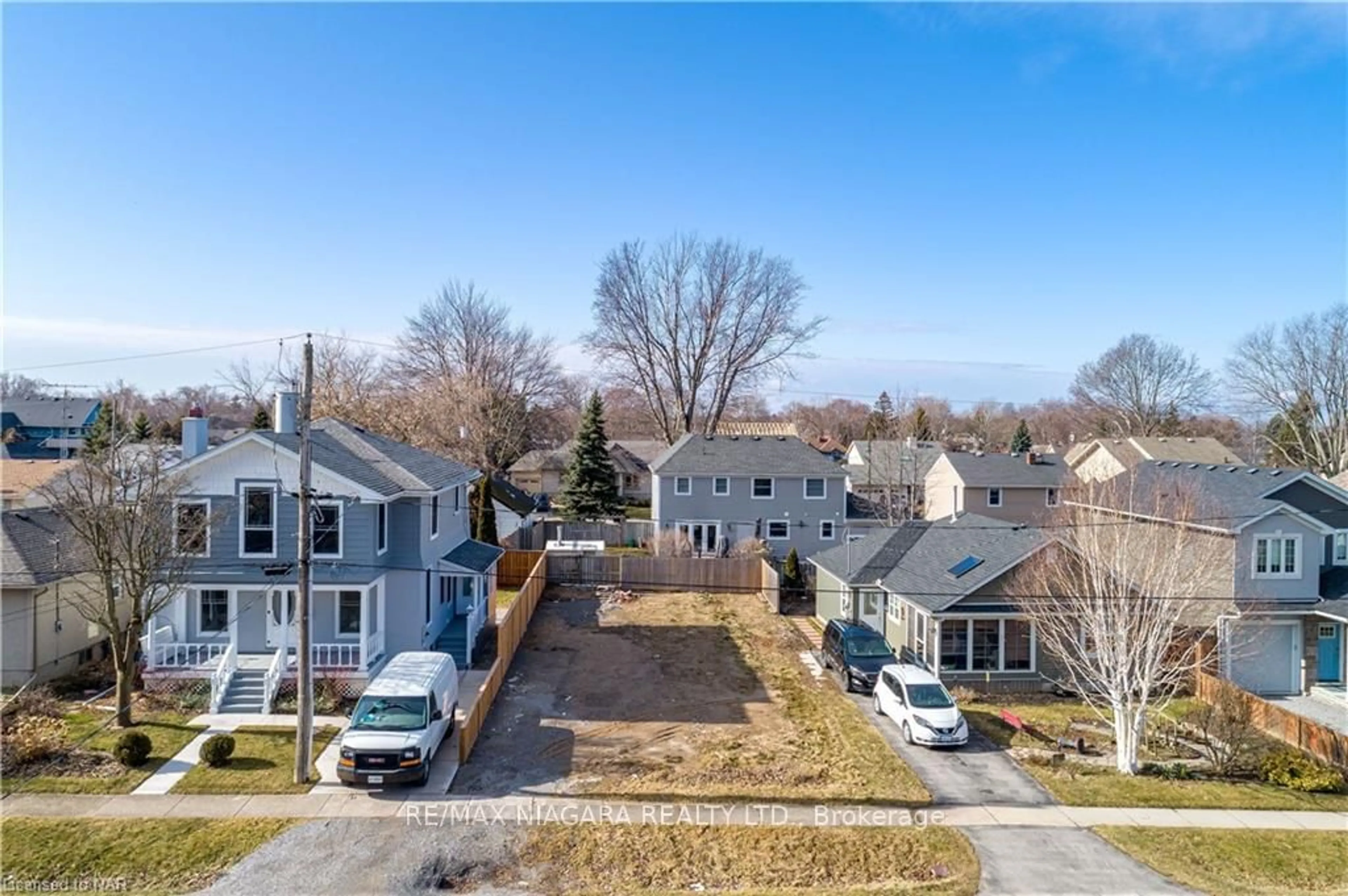 A pic from exterior of the house or condo, the street view for 13 Shelley Ave, St. Catharines Ontario L2N 5L4