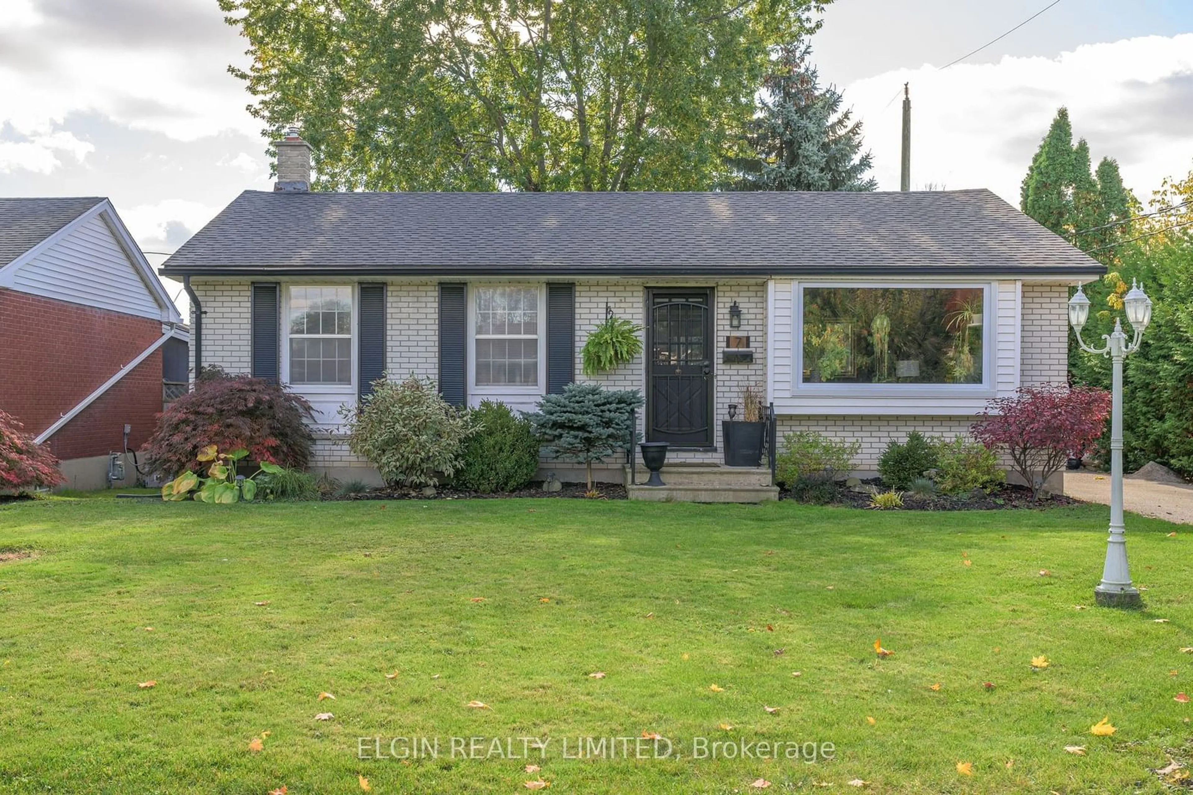 Frontside or backside of a home, cottage for 7 Francis St, St. Thomas Ontario N5R 1G8