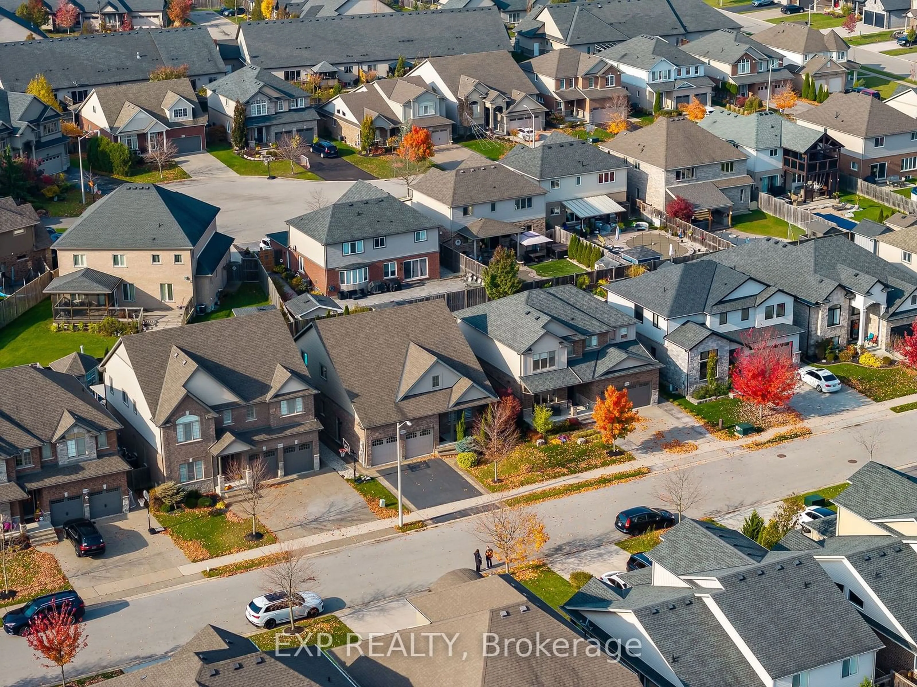 Frontside or backside of a home, the street view for 5803 Fiddlehead Lane, Niagara Falls Ontario L2H 0E9