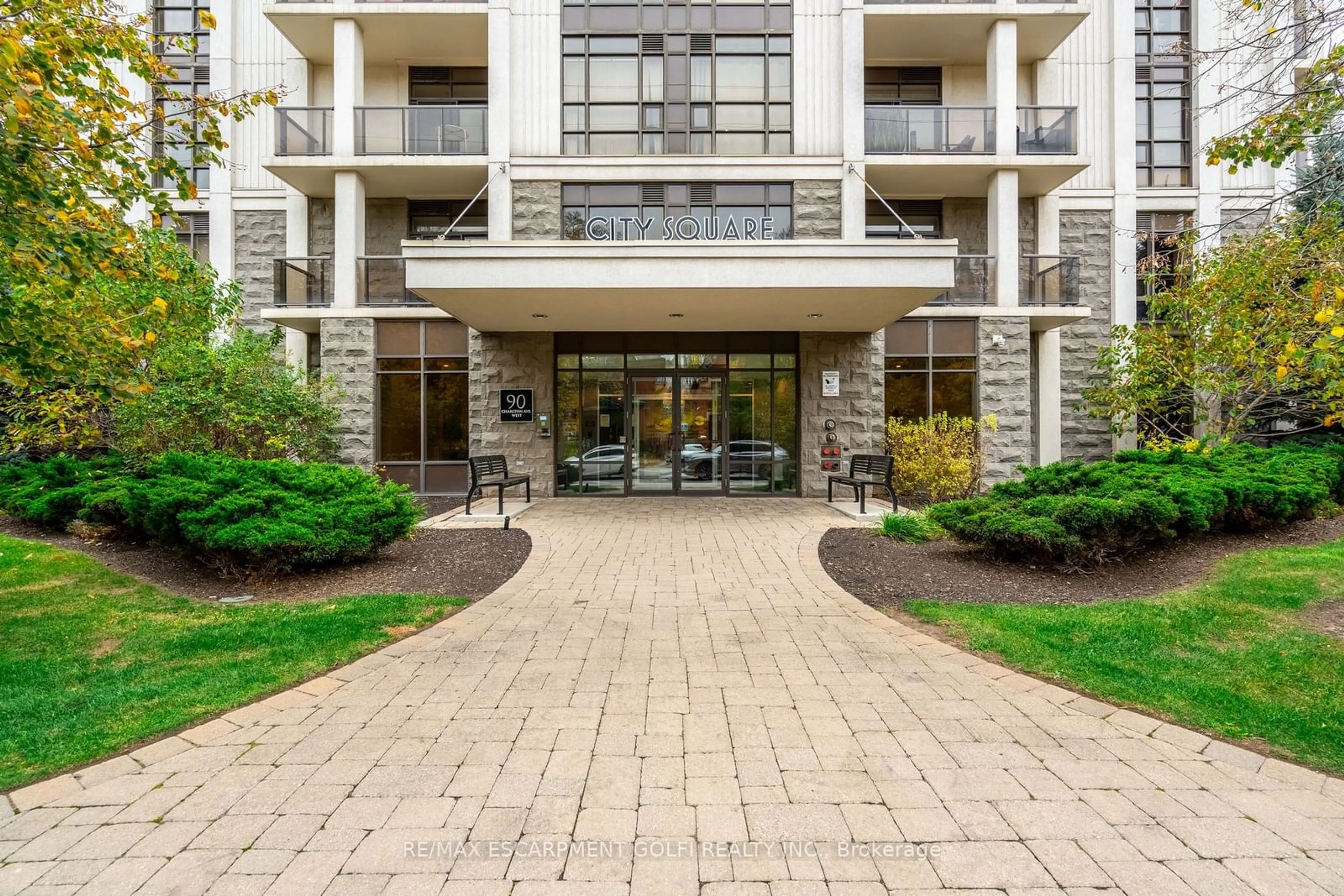 Patio, the front or back of building for 90 Charlton Ave #806, Hamilton Ontario L8P 0B4