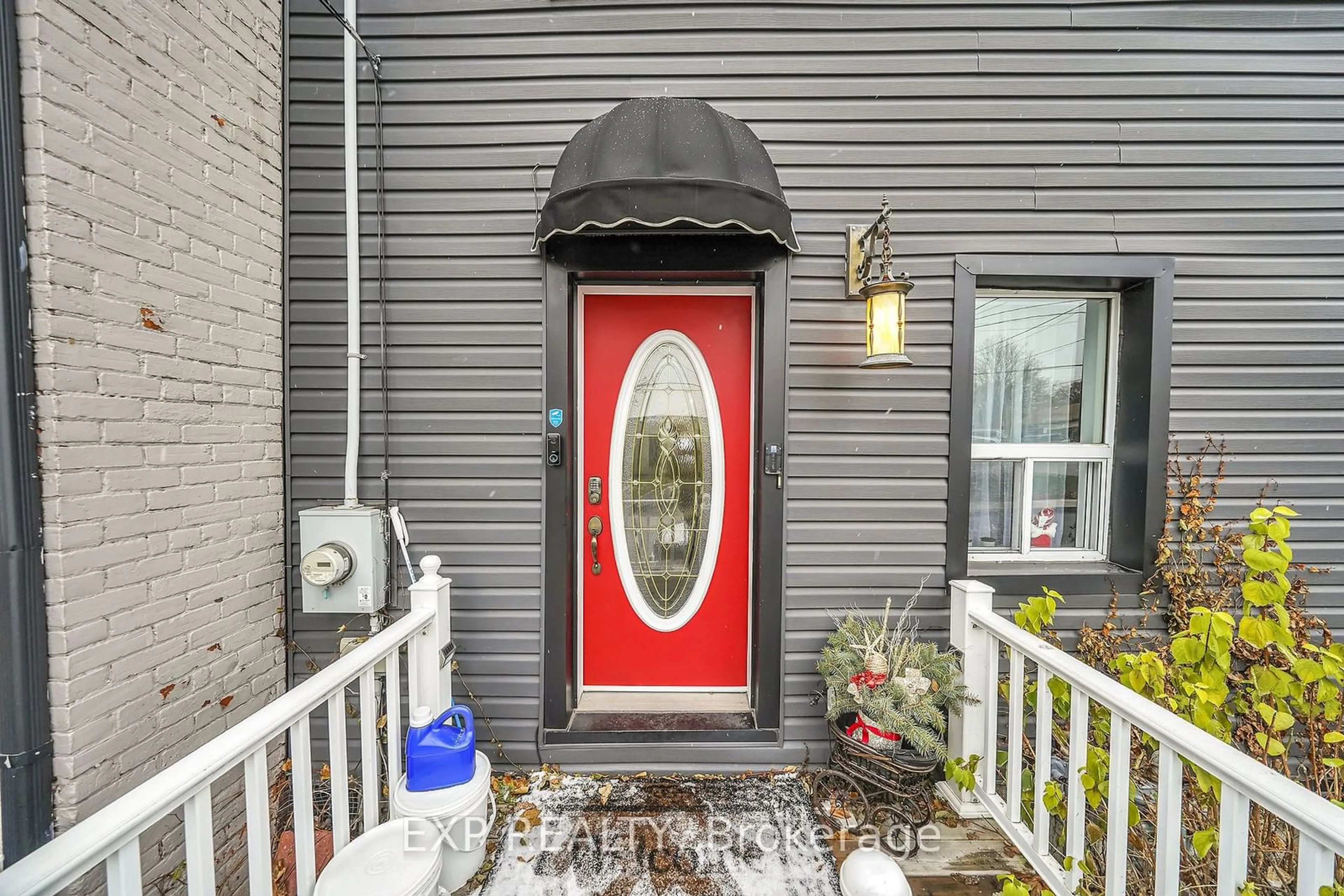 Indoor entryway, wood floors for 19 Railway St, Hamilton Ontario L8R 2R4