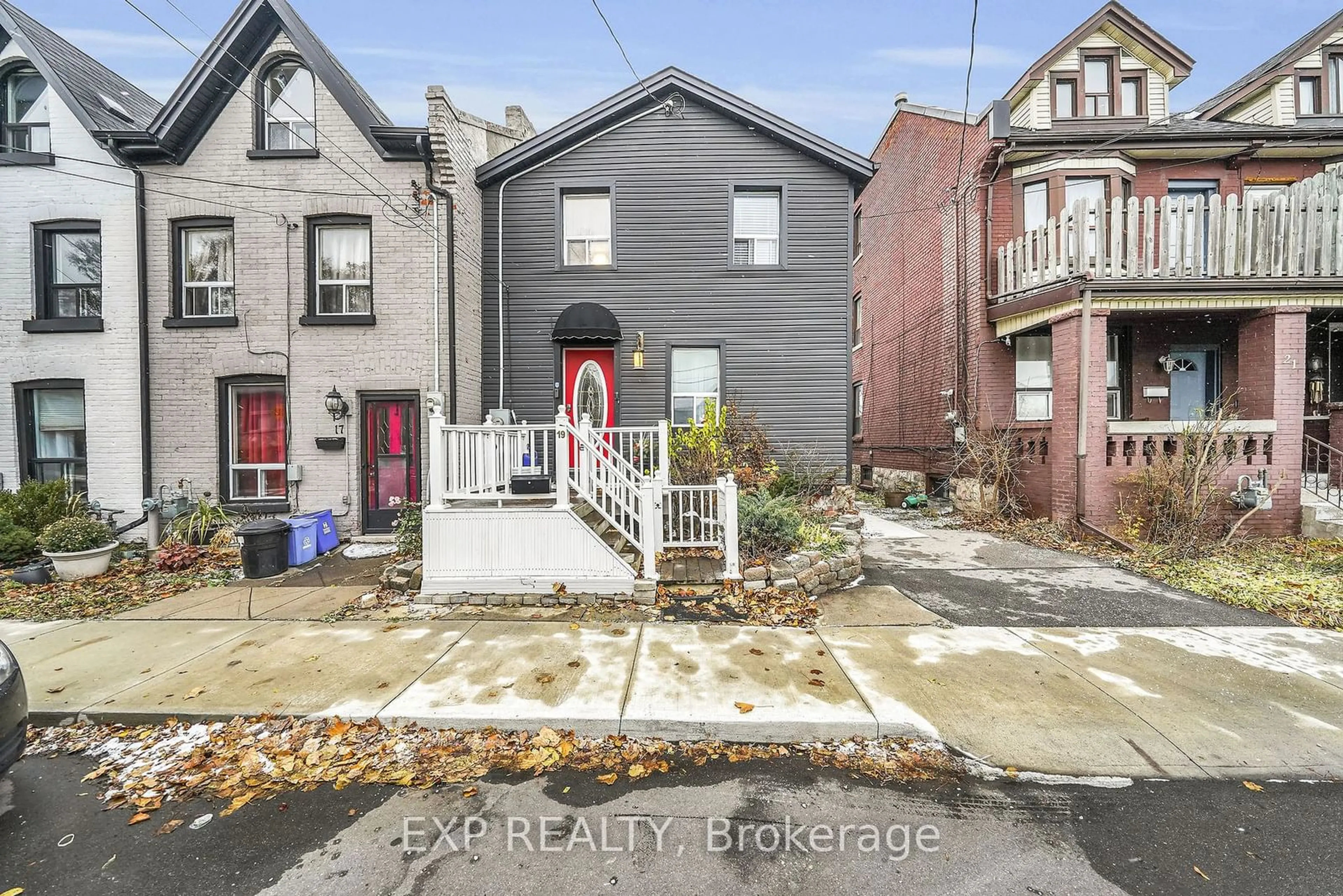 A pic from exterior of the house or condo, the street view for 19 Railway St, Hamilton Ontario L8R 2R4