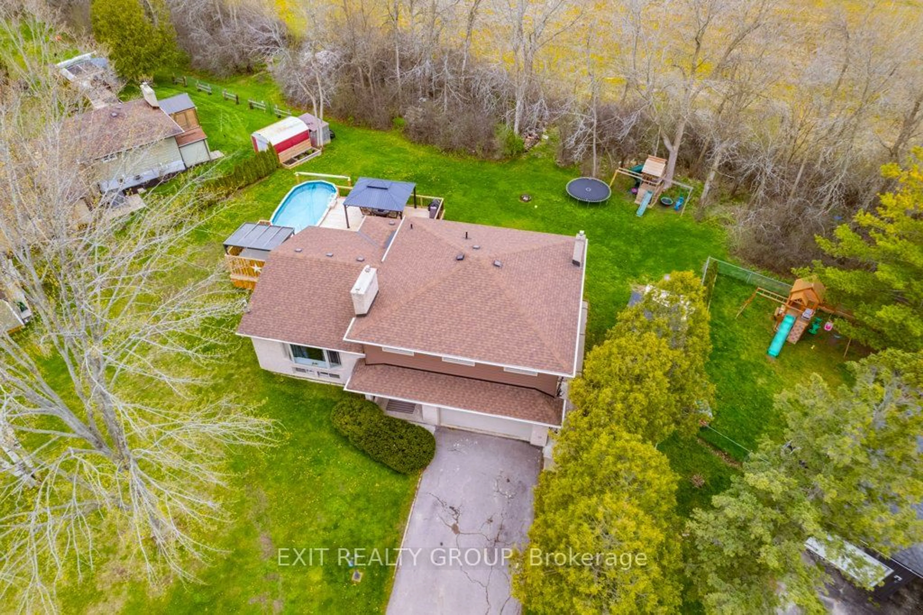 Frontside or backside of a home, the fenced backyard for 20 Rockhill Crt, Belleville Ontario K8R 1G2