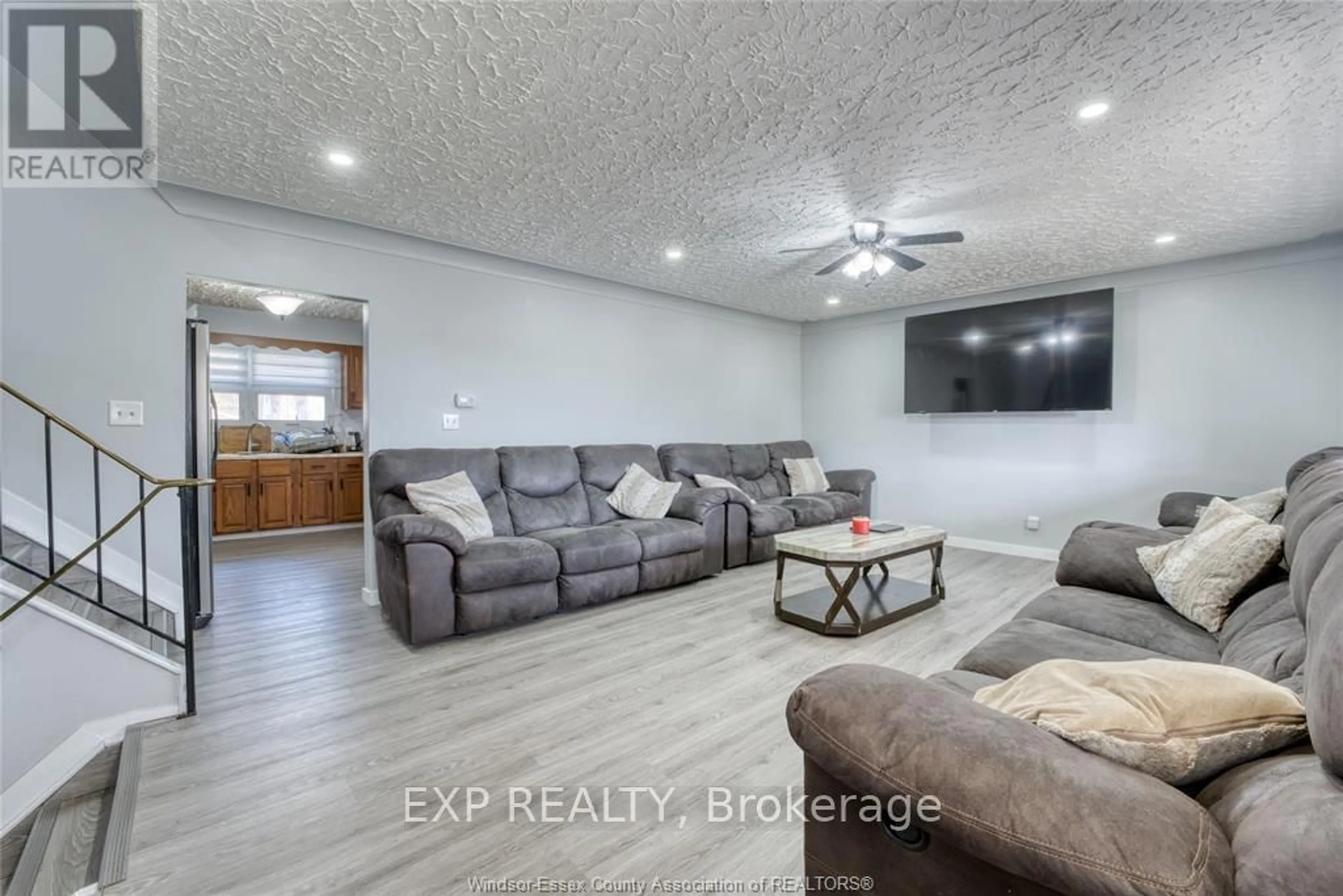 Living room, wood floors for 7 Debergh Ave, Leamington Ontario N8H 4S8