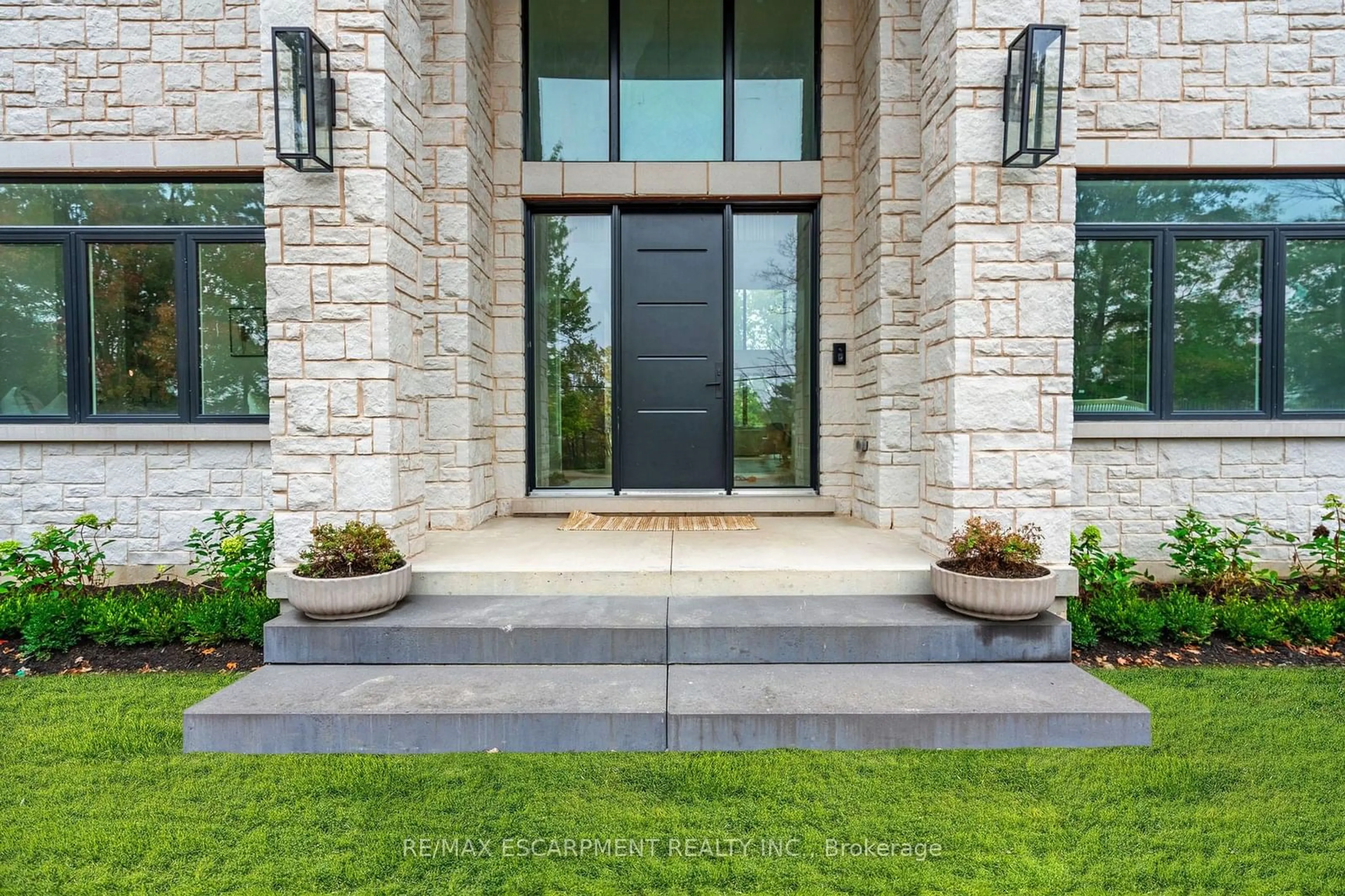 Indoor entryway, cement floor for 1131 Concession 6, Hamilton Ontario L0R 1V0