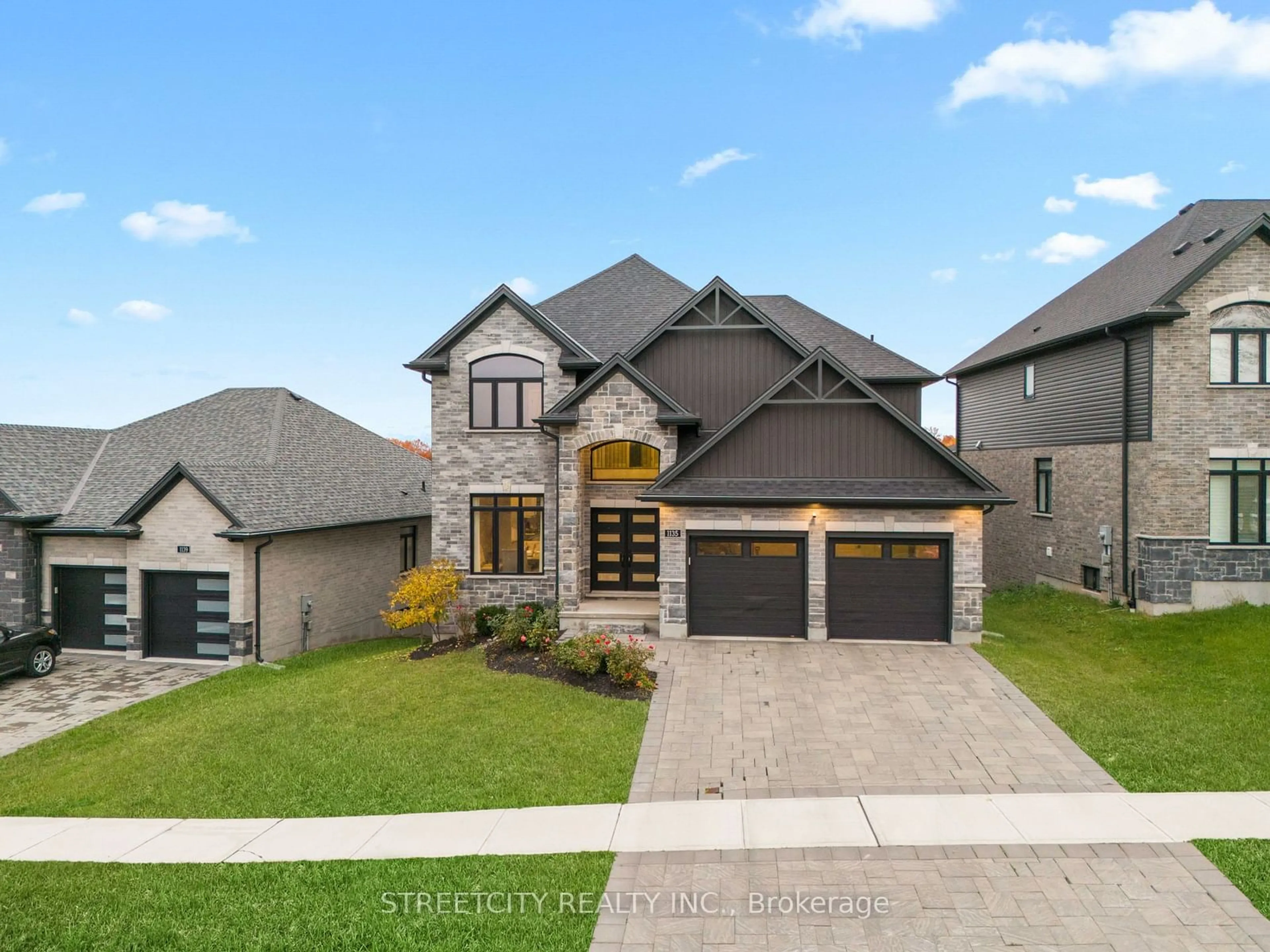 Frontside or backside of a home, the street view for 1135 Meadowlark Rdge, London Ontario N6M 0H3