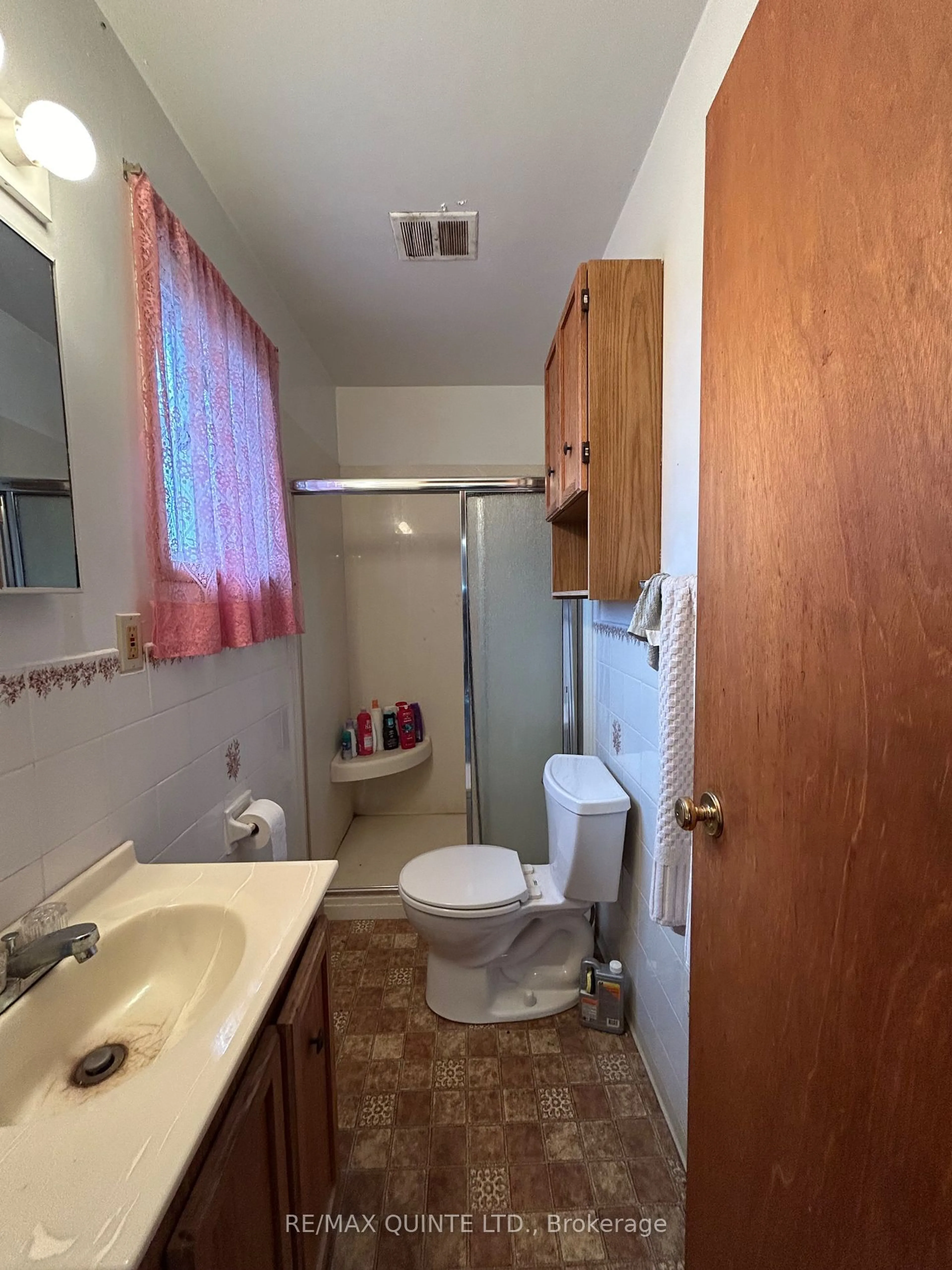 Standard bathroom, unknown floor for 362 Grills Rd, Quinte West Ontario K8N 4Z5