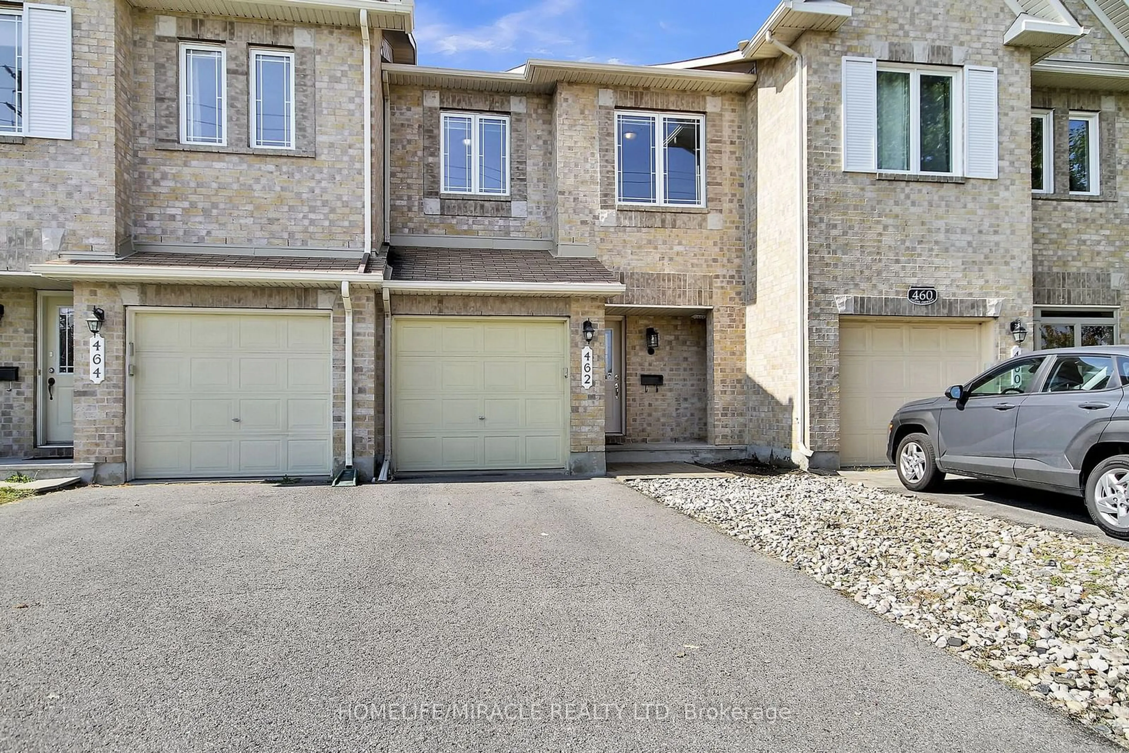 A pic from exterior of the house or condo, the street view for 462 Citadel Cres, Barrhaven Ontario K2G 7E7