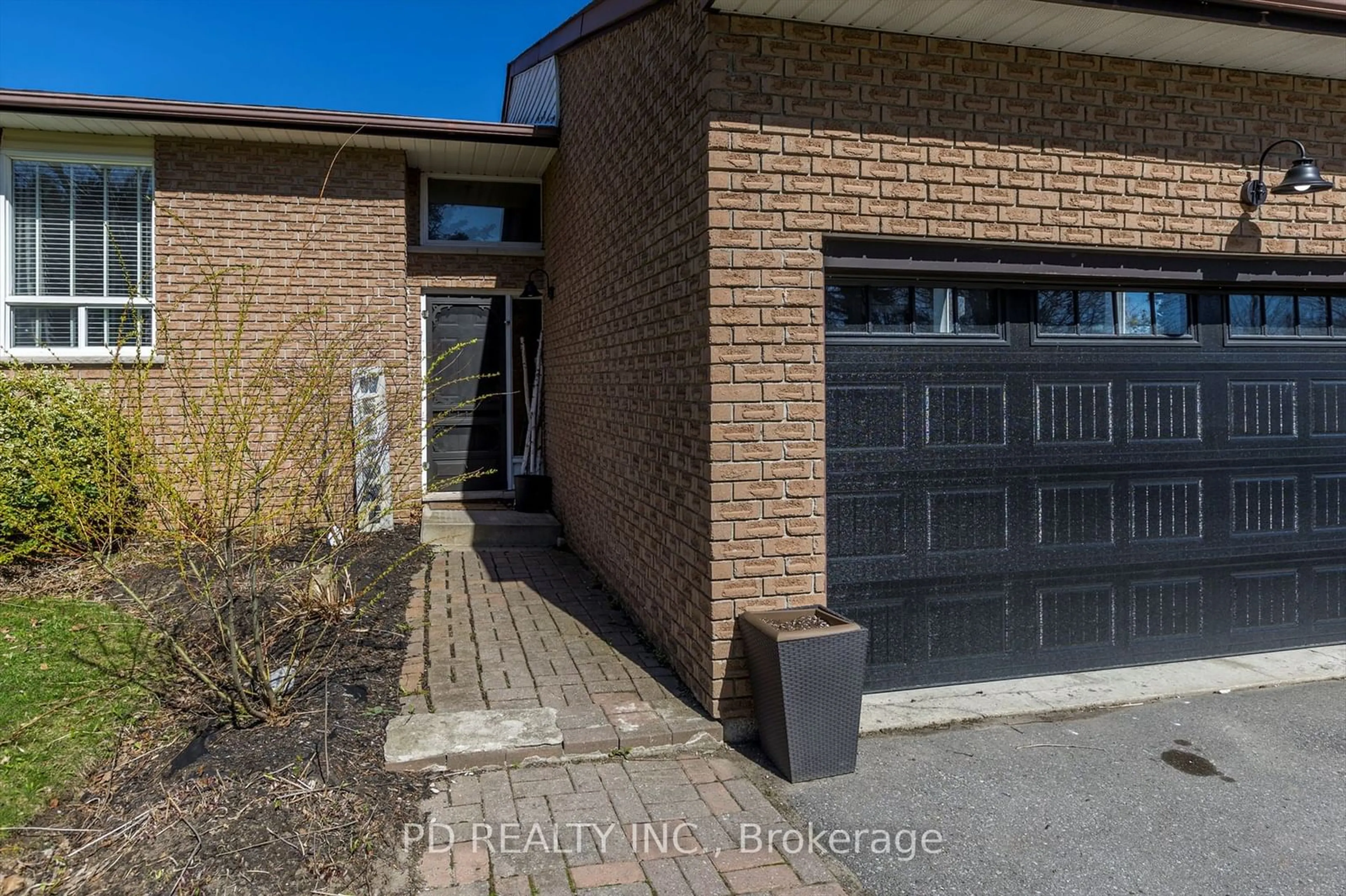 Home with brick exterior material for 1848 Cora Dr, Cavan Monaghan Ontario L0A 1C0